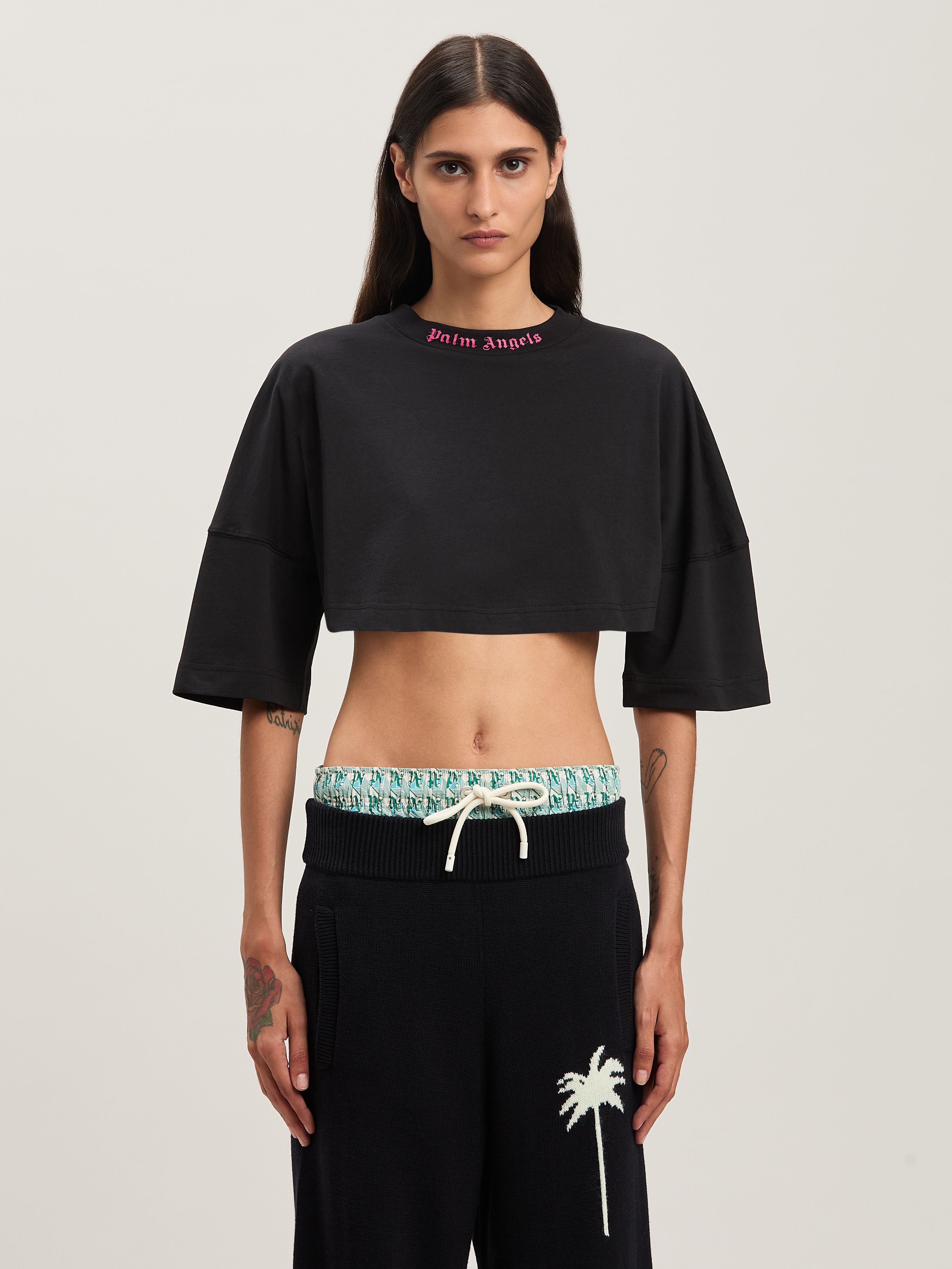 PALM ANGELS  Oversize T-Shirt mit geschwungenem Logo BLACK - FUCHSIA PWAA054S25JER001