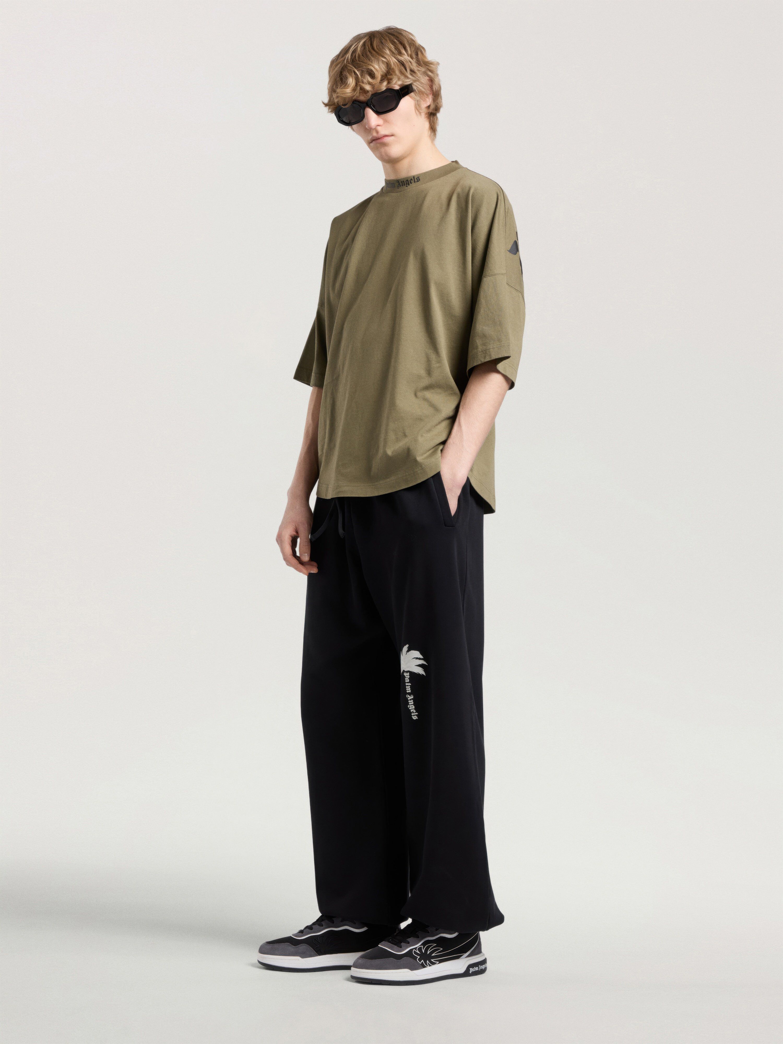 Classic Logo Oversized T-Shirt PALM ANGELS Classic Logo Oversized T-Shirt OLIVE GREEN - BLACK PAMAA05F26JR02