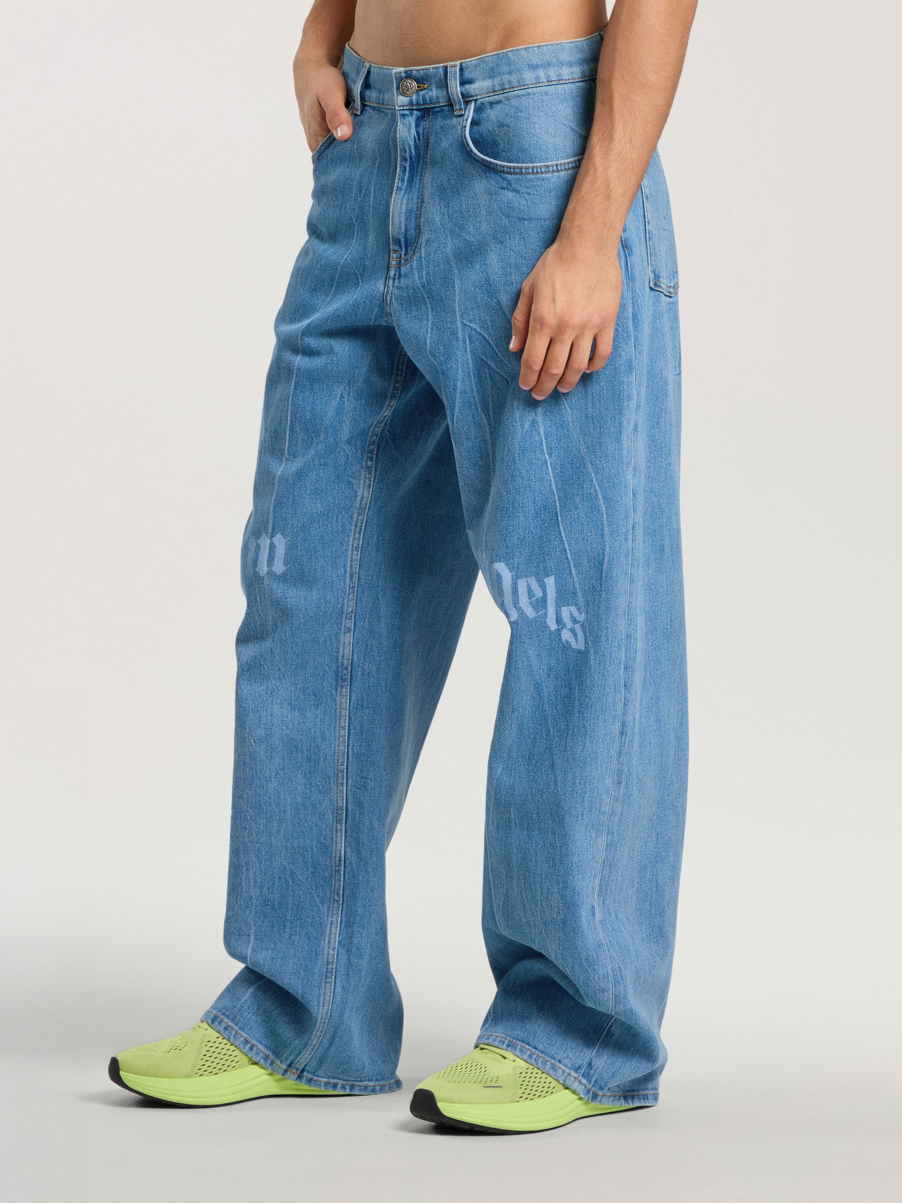 Splitted Curved Logo Loose Jeans PALM ANGELS Splitted Curved Logo Loose Jeans LIGHT BLUE - LIGHT BLUE PAMYA01F26DN03