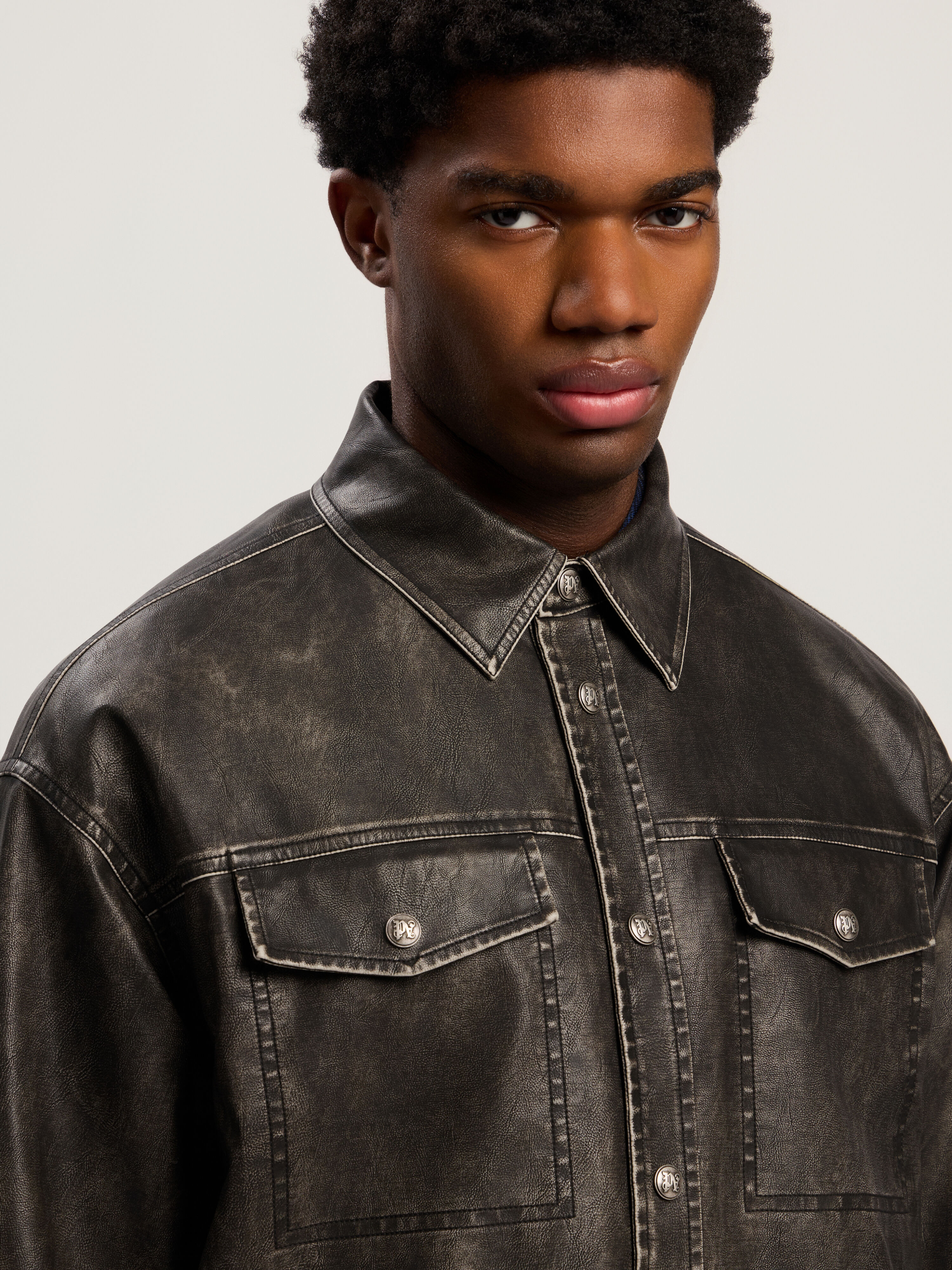 PALM ANGELS Curved Logo Coated Overshirt DARK GREY - BLACK PMJE015F25FAB001