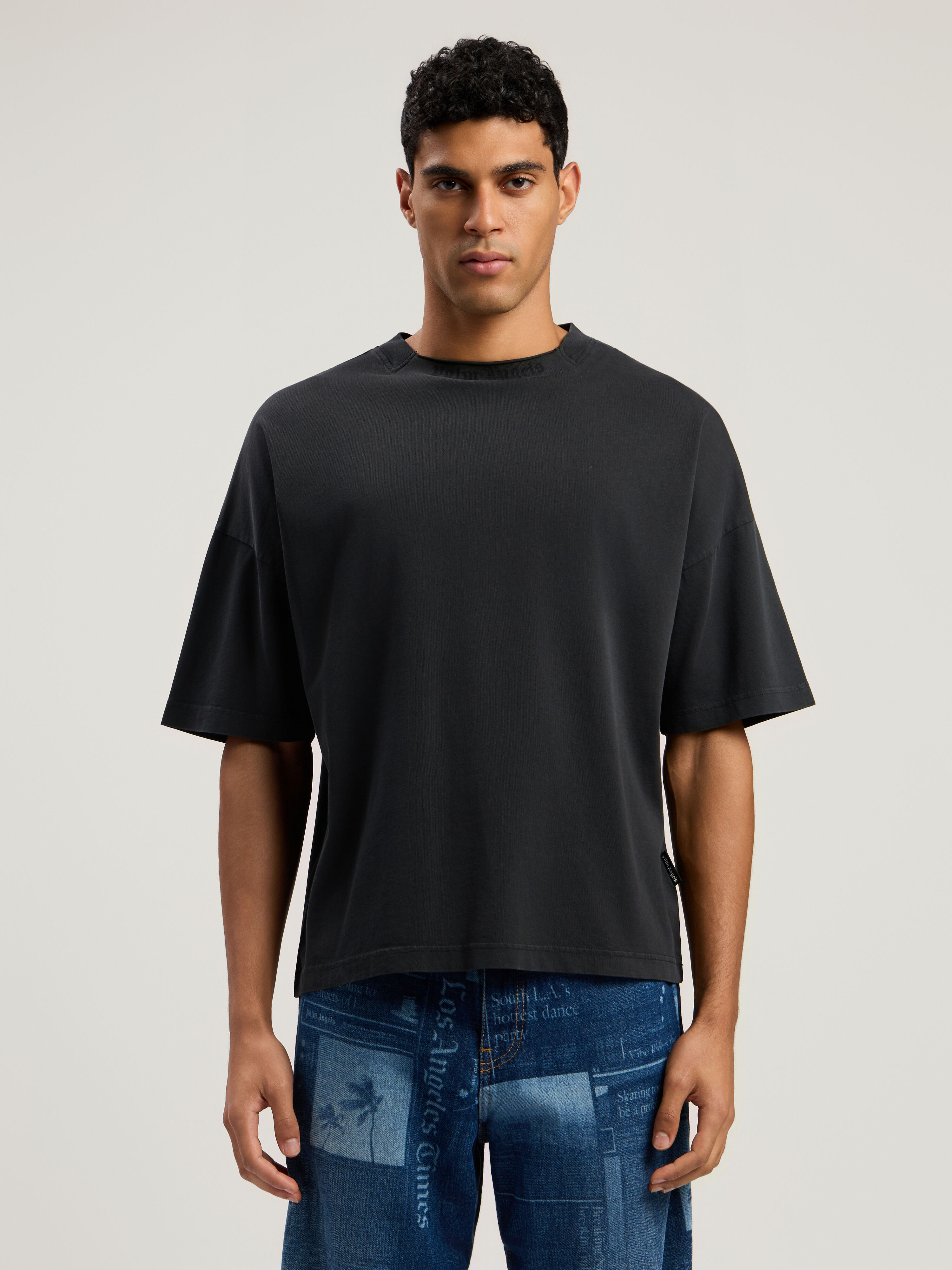 PALM ANGELS Curved Logo Loose Collar T-Shirt VINTAGE BLACK - BLACK PMAA10HF25JER001