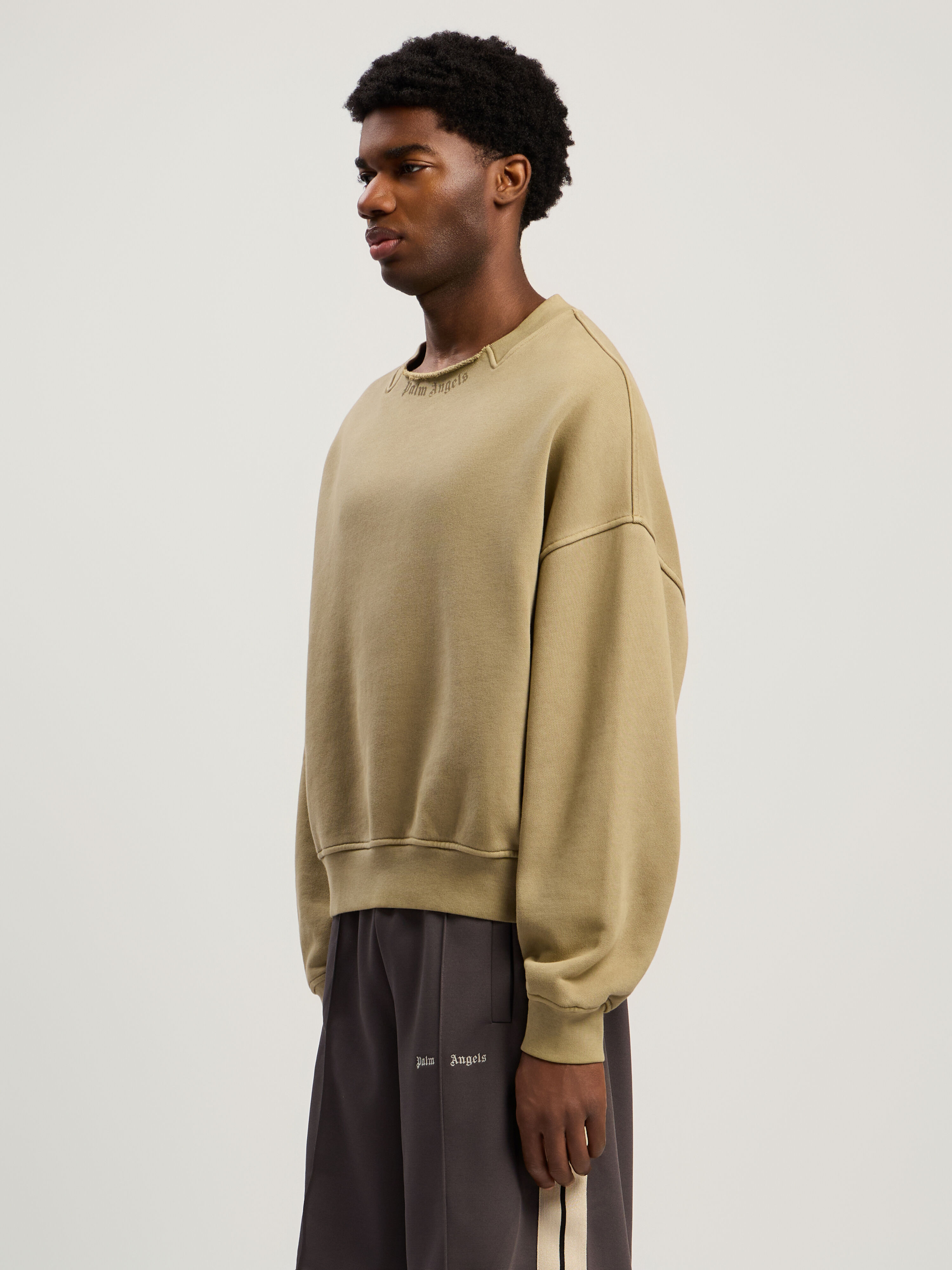 PALM ANGELS Curved Logo Loose Collar Crew ARMY GREEN - DARK GREEN PMBA08KF25FLE001