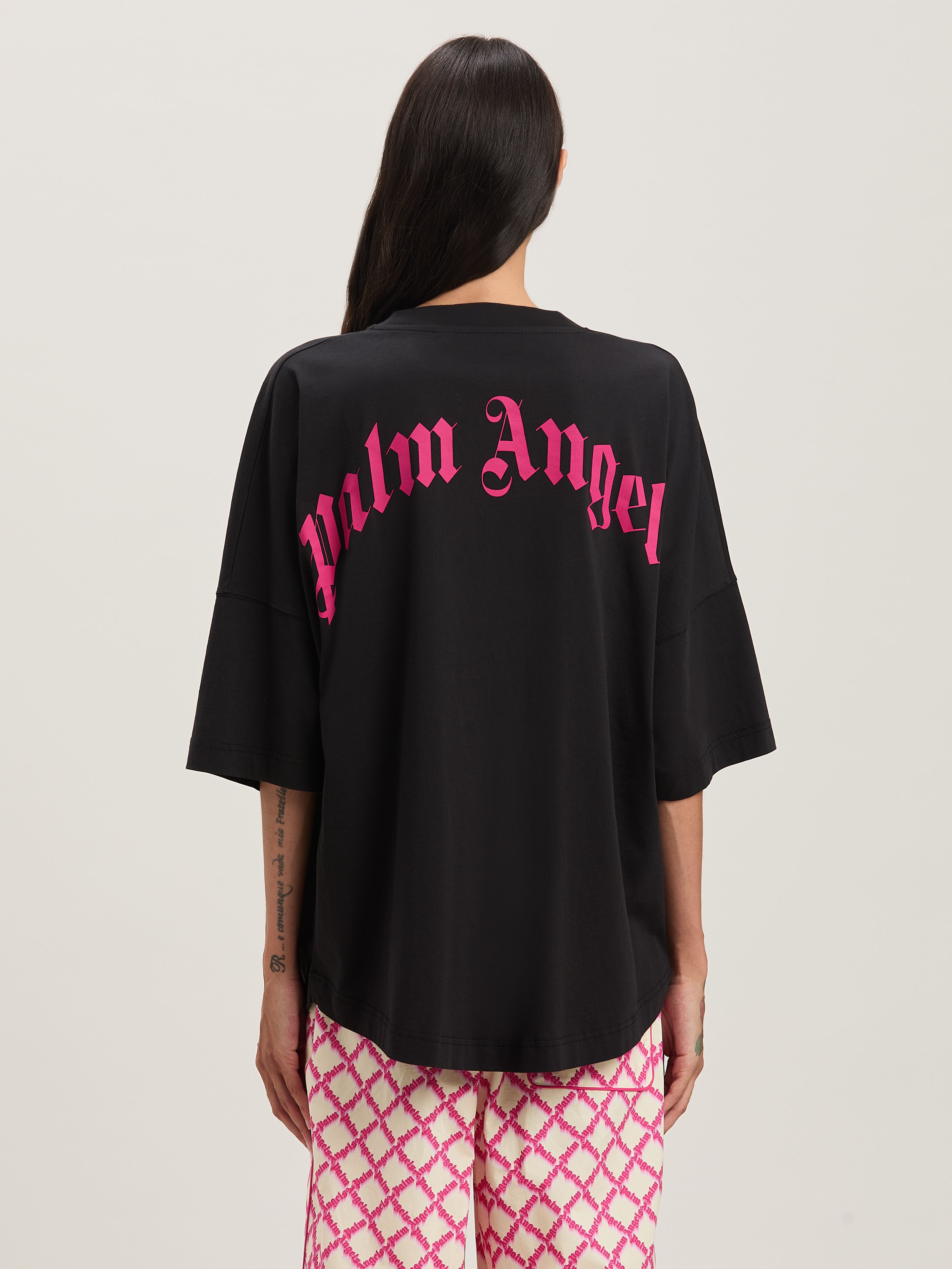PALM ANGELS  Curved Logo oversize T-shirt BLACK - FUCHSIA PWAA023S25JER002
