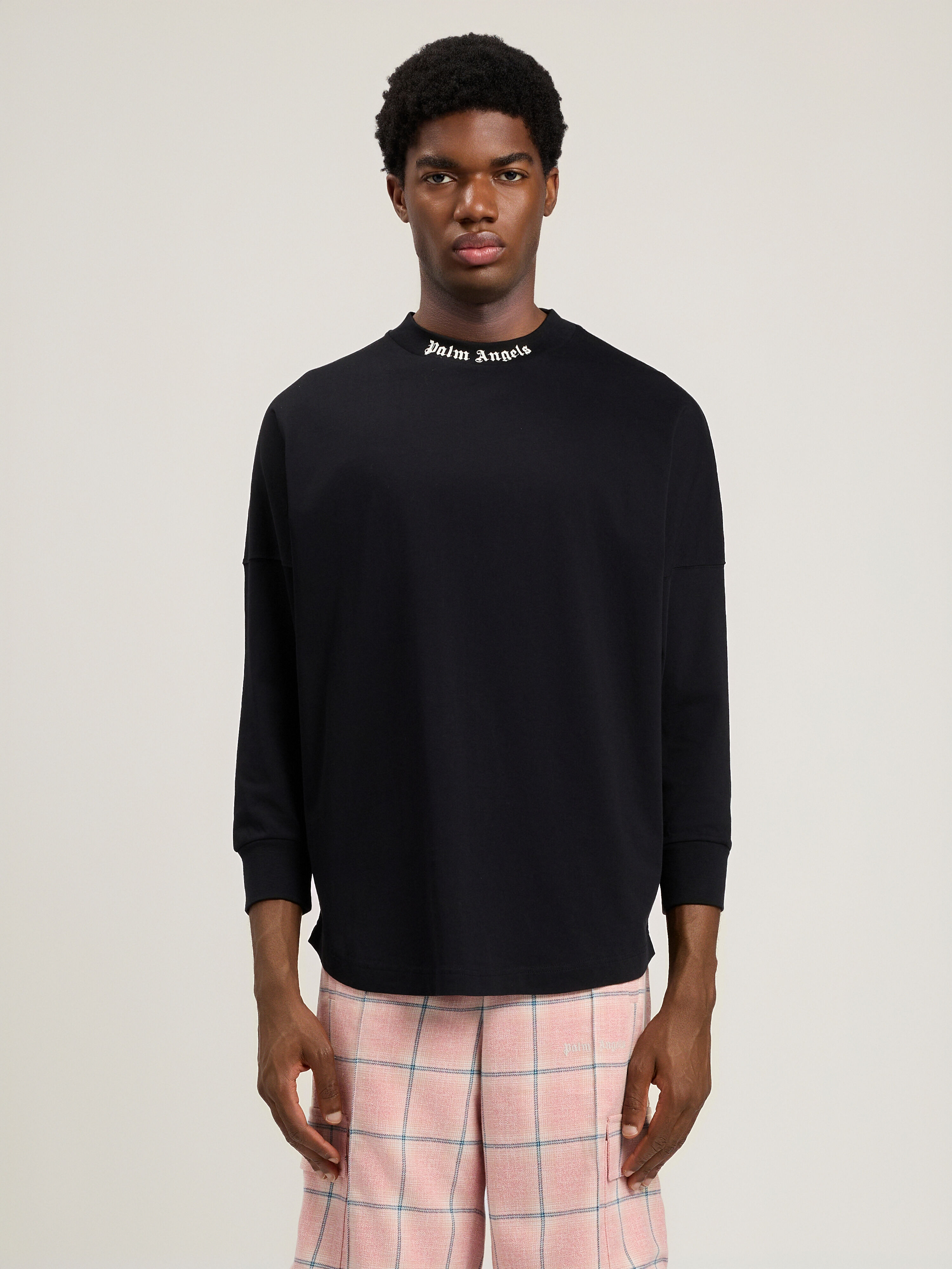 Classic Logo Long-Sleeved Over T-Shirt PALM ANGELS Classic Logo Long-Sleeved Over T-Shirt BLACK OFF WHITE PMAB059S26JER001