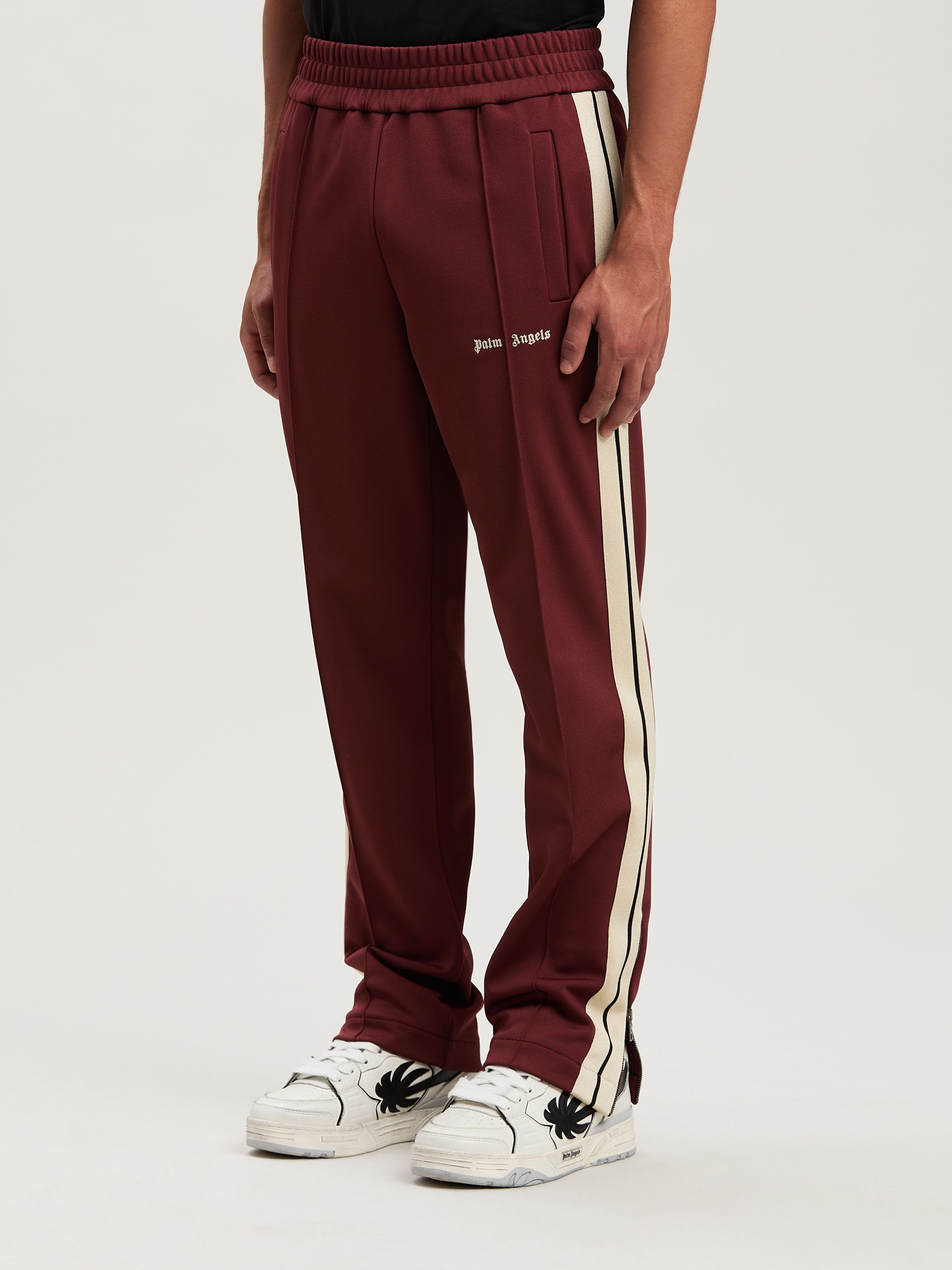 PALM ANGELS  Trainingshose mit gesticktem Logo BURGUNDY - OFF WHITE PMCJ020S25FAB001