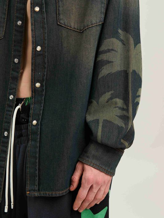 PALM ANGELS  Jeansjacke mit lasergravierter Palme BROWN - GREY PMYD019S25DEN001