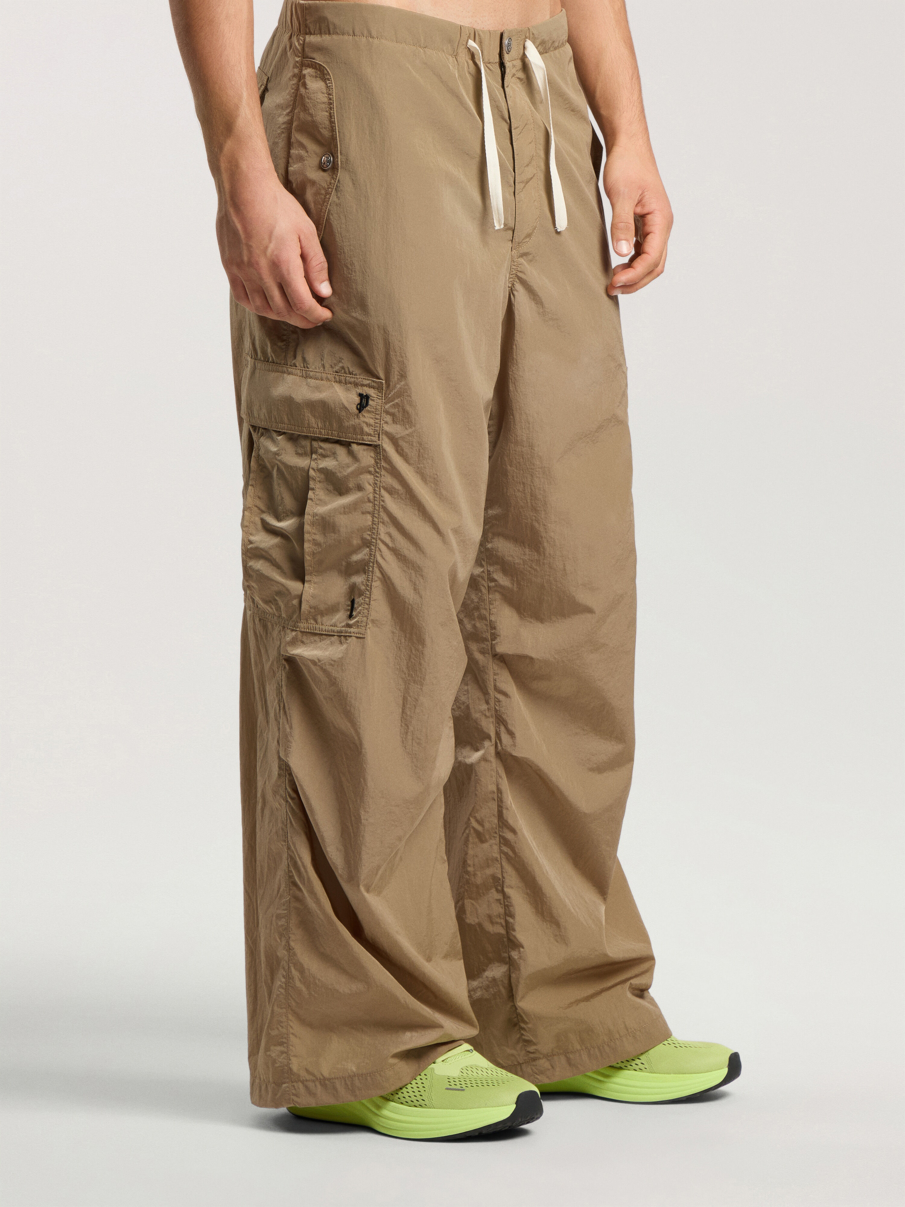 Palm Type Loose Cargo Pants PALM ANGELS Palm Type Loose Cargo Pants KAKI - BLACK PAMCF02F26FB01