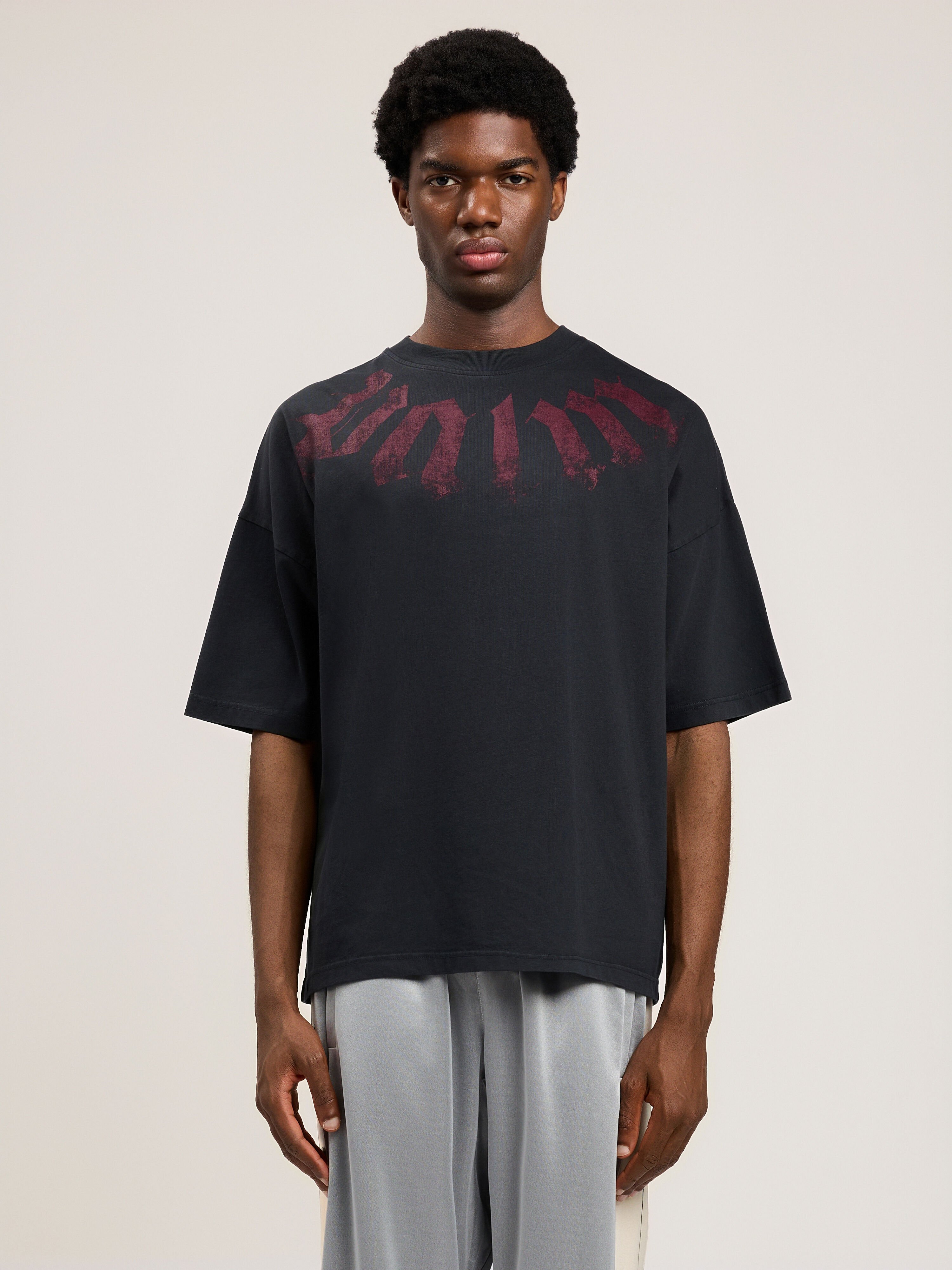 Big Neck Logo Loose T-Shirt in BLACK BURGUNDY for Men | Palm Angels®