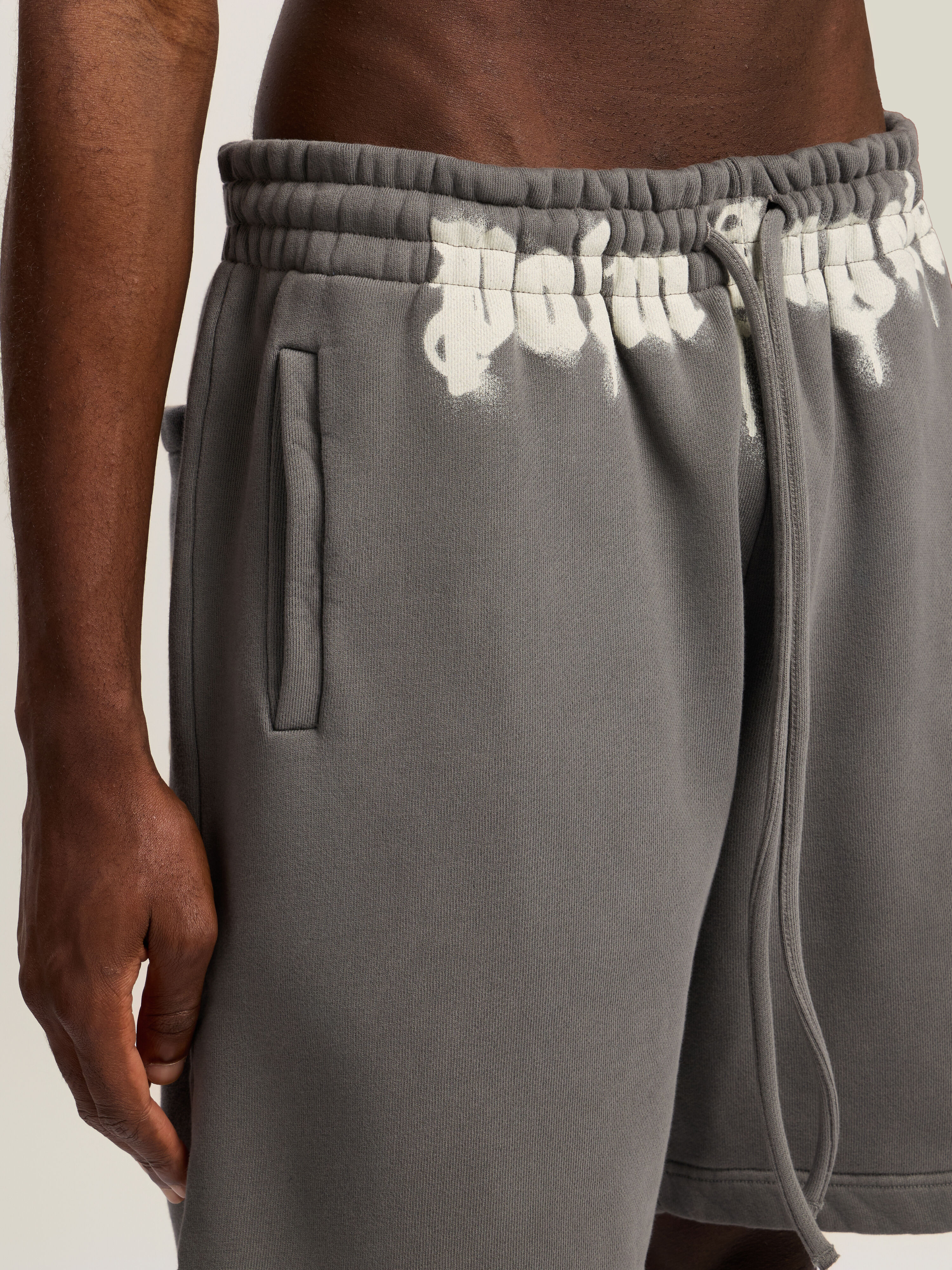 PALM ANGELS Waist Logo Sweatshort DARK GREY - OFF WHITE PMCI019F25FLE001