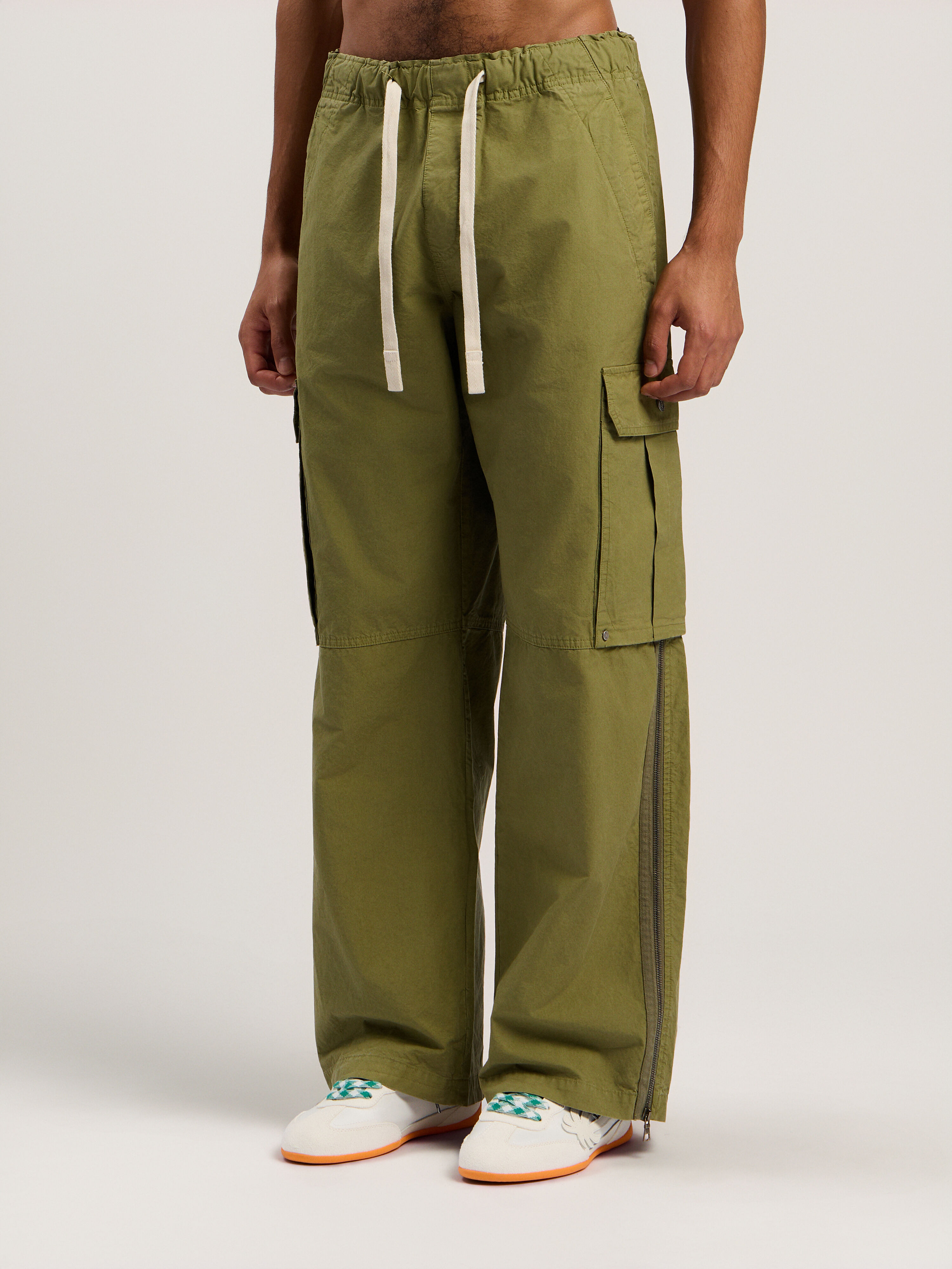 PALM ANGELS Curved Logo Cargo Pants ARMY GREEN - DARK GREEN PMCF037F25FAB001