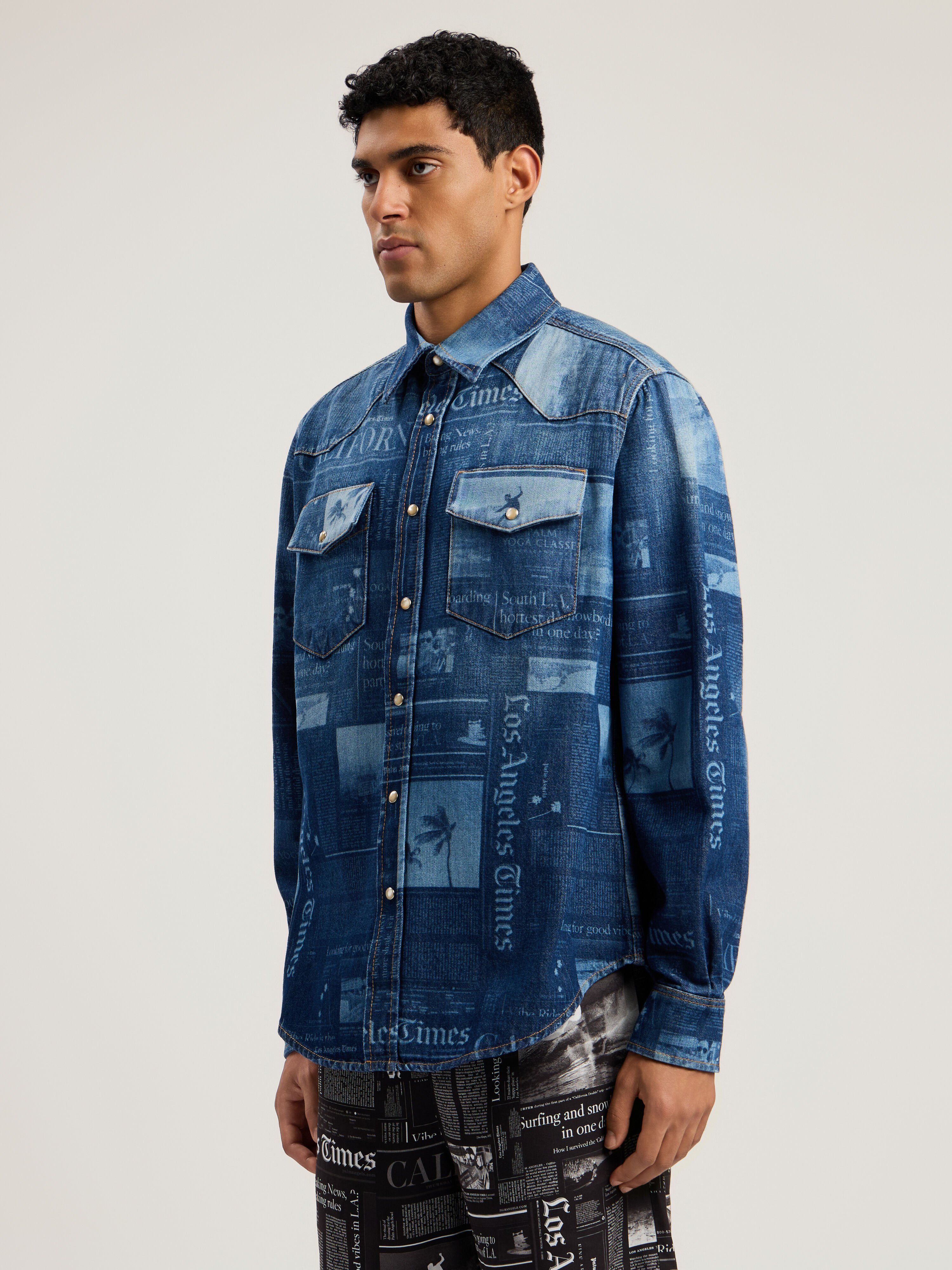 PALM ANGELS News Print Denim Shirt MEDIUM BLUE - DUSTY BLUE PMYD019F25DEN001