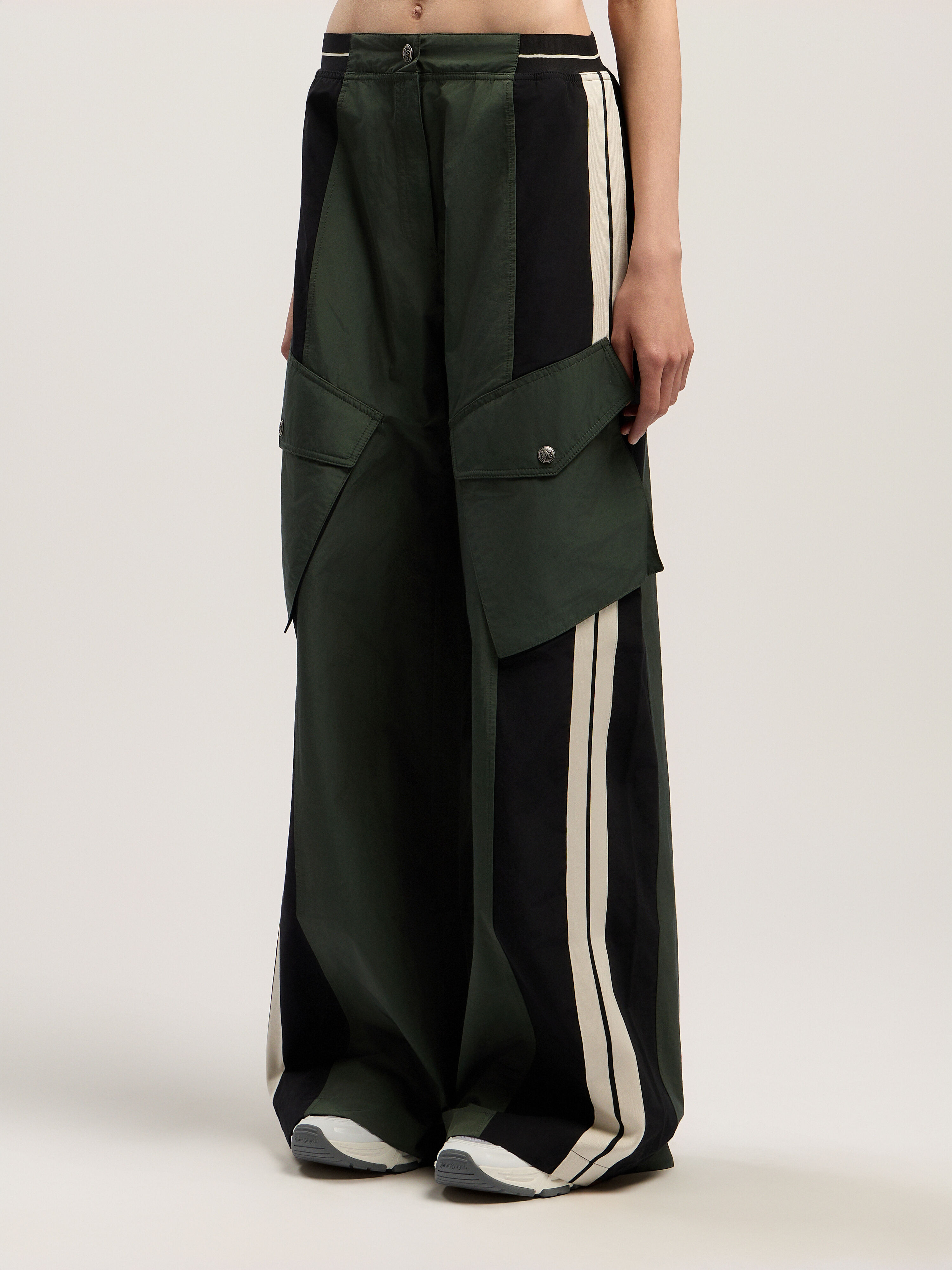 PALM ANGELS Colorblock Cargo Pants FOREST GREEN - BLACK PWCF019F25FAB001