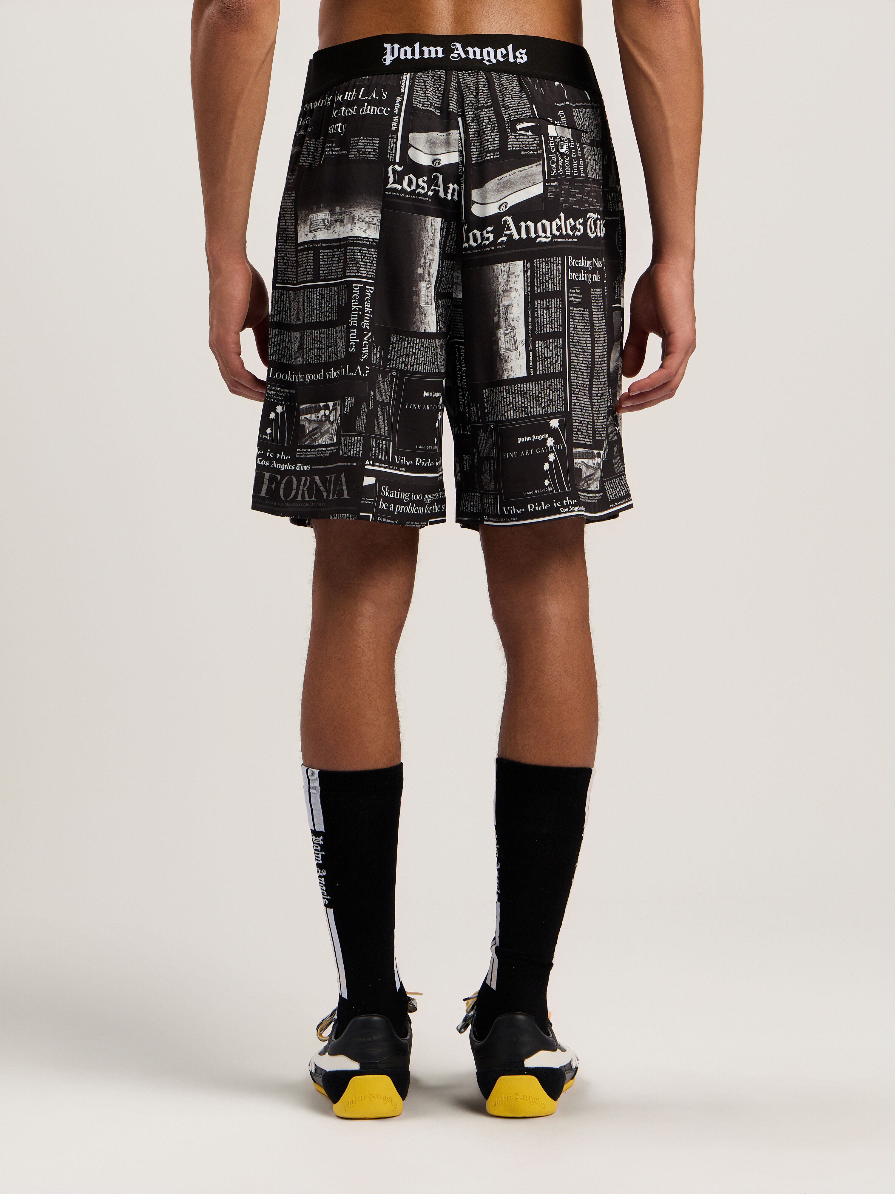 PALM ANGELS News Print Drawstring Shorts BLACK - OFF WHITE PMCB044F25FAB001