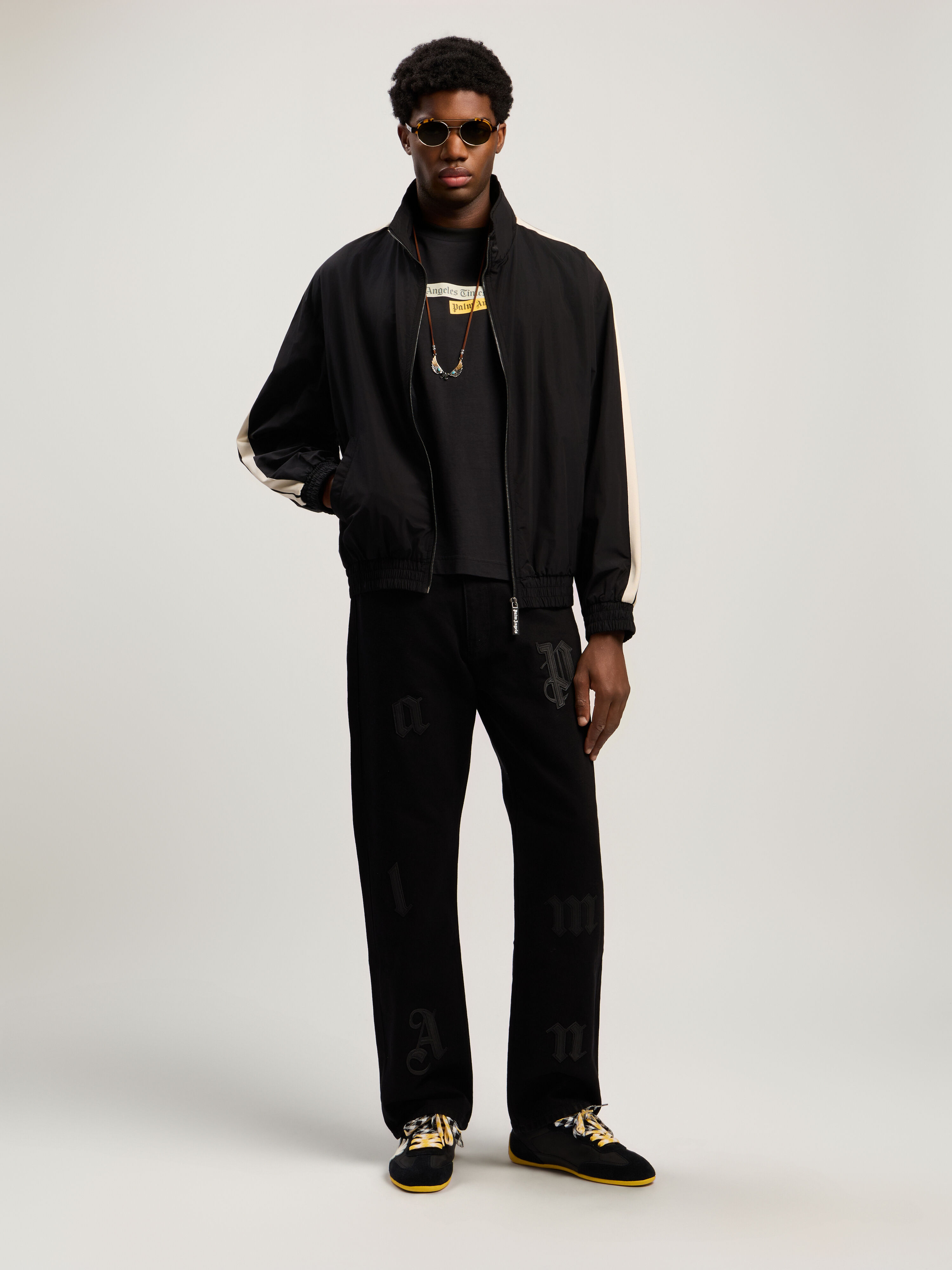 PALM ANGELS Logo Patch Straight Jeans BLACK - BLACK PMYA041F25DEN001