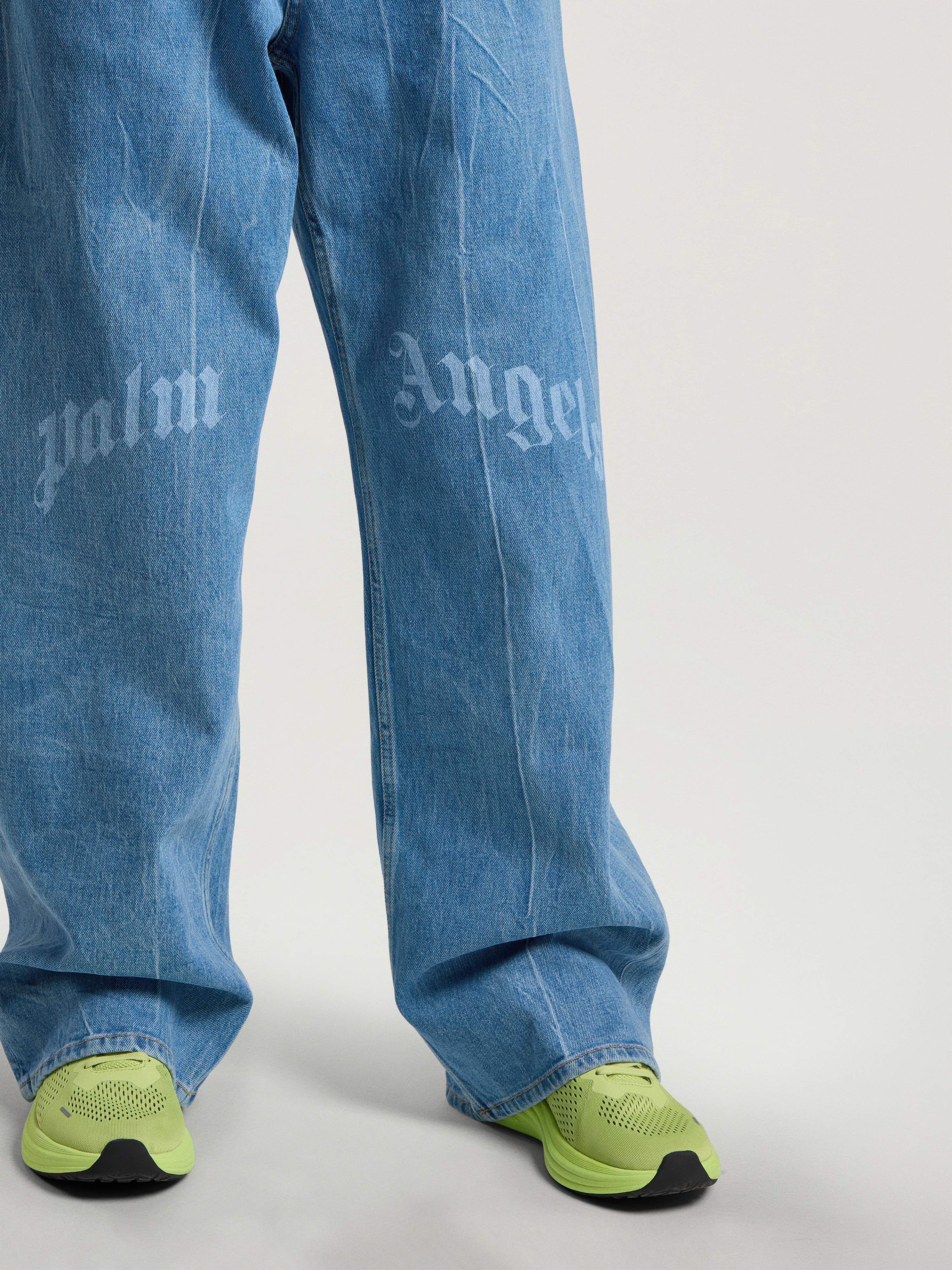 Splitted Curved Logo Loose Jeans PALM ANGELS Splitted Curved Logo Loose Jeans LIGHT BLUE - LIGHT BLUE PAMYA01F26DN03