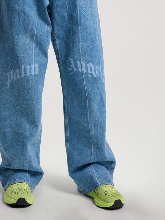 Splitted Curved Logo Loose Jeans PALM ANGELS Splitted Curved Logo Loose Jeans LIGHT BLUE - LIGHT BLUE PAMYA01F26DN03