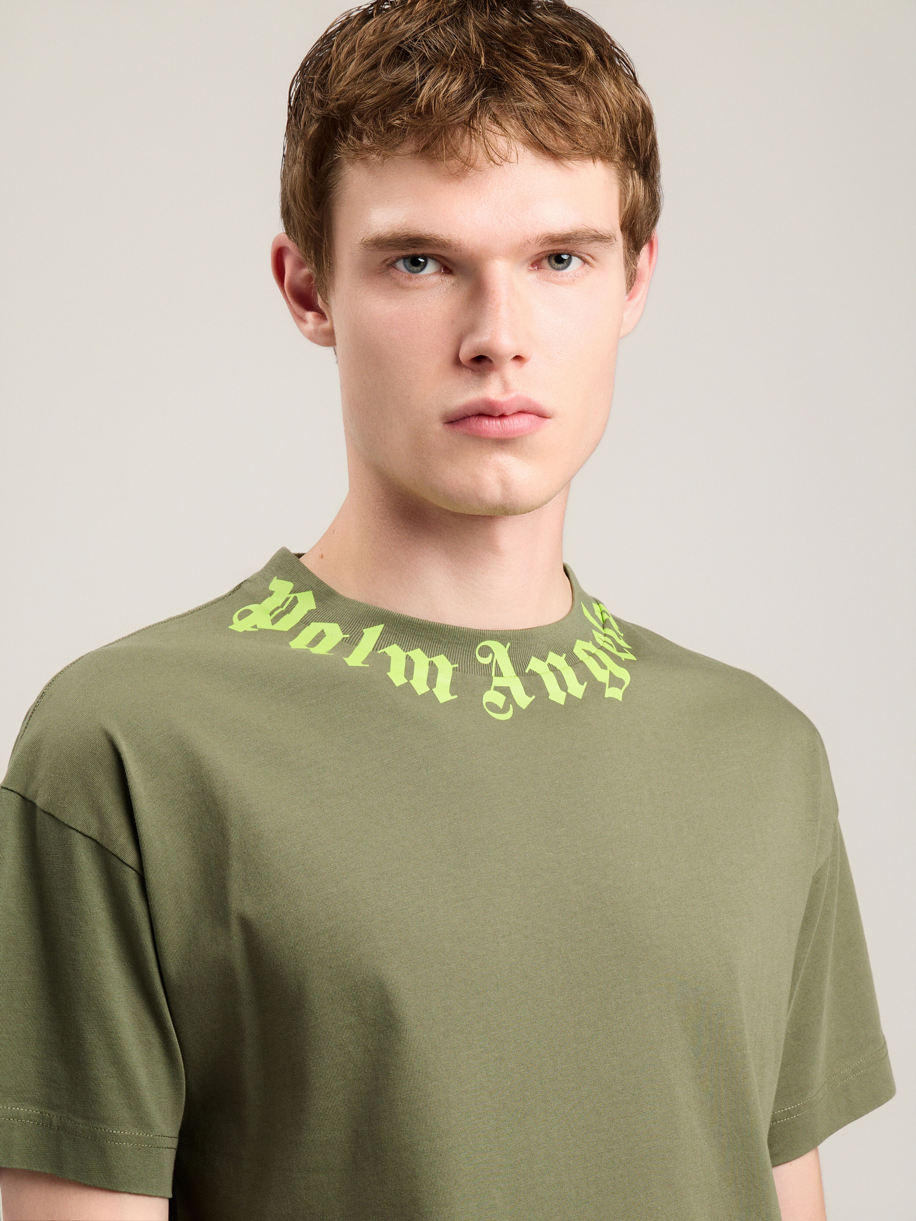 PALM ANGELS Neck Logo T-Shirt MILITARY GREEN LIME PMAA109S26JER008