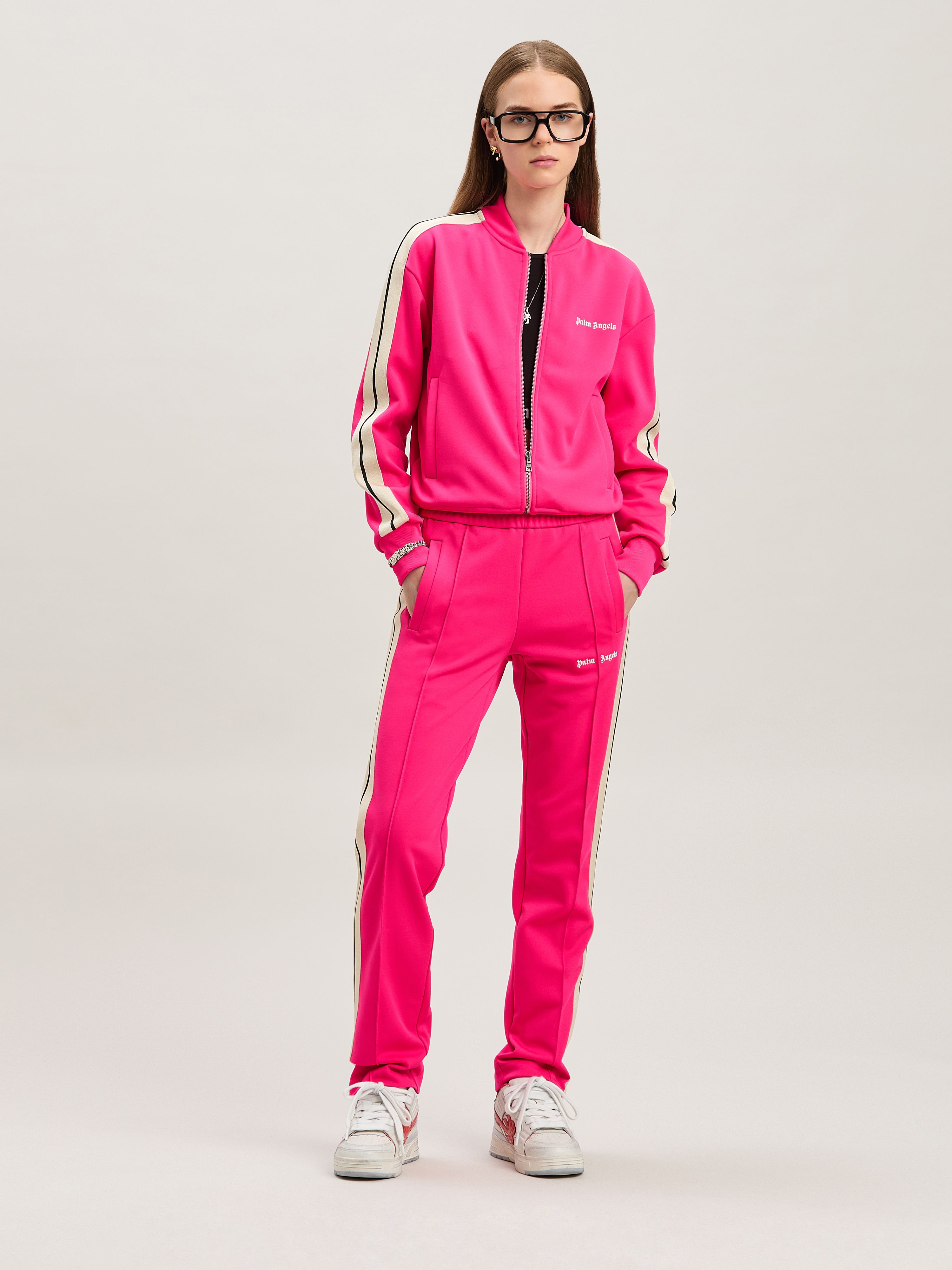 PALM ANGELS  Jogginghose mit klassischem Logo-Stickerei FUCHSIA - OFF WHITE PWCJ001S25FAB001