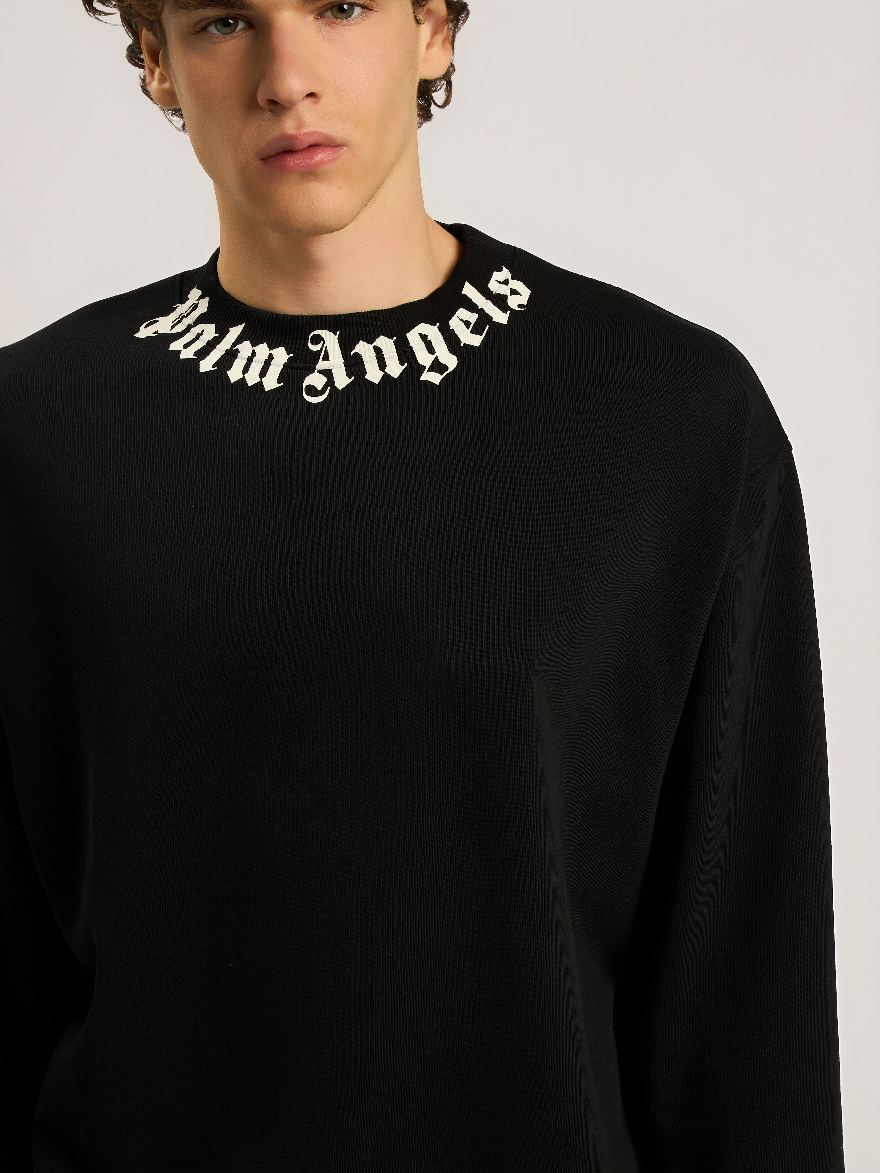 Felpa Neck Logo Regular PALM ANGELS Felpa Neck Logo Regular BLACK - OFF WHITE PAMBA03F26FL01