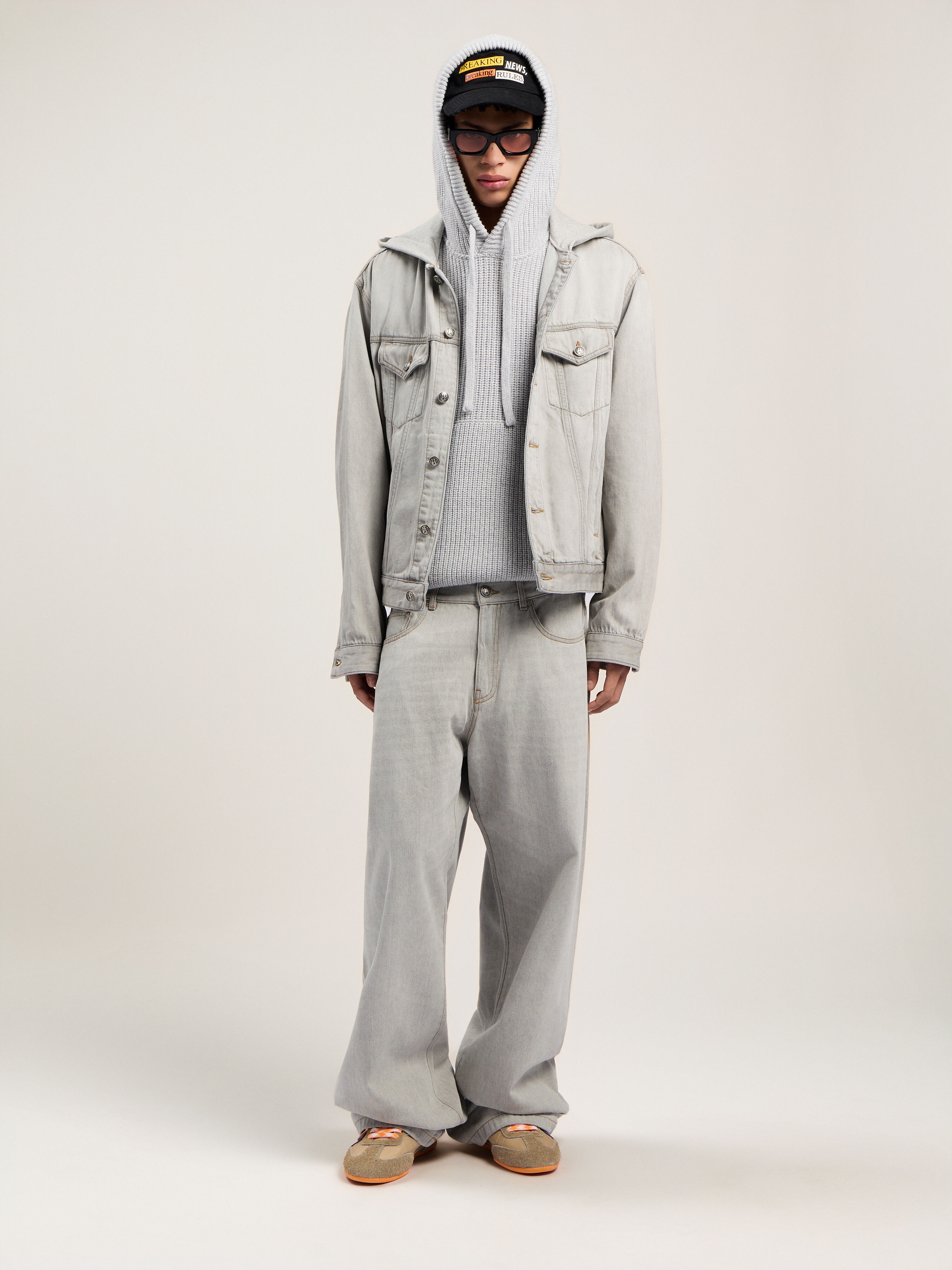 PALM ANGELS Curved Logo Rib Knit Hoodie GREY MELANGE - OFF WHITE PMHU025F25KNI001