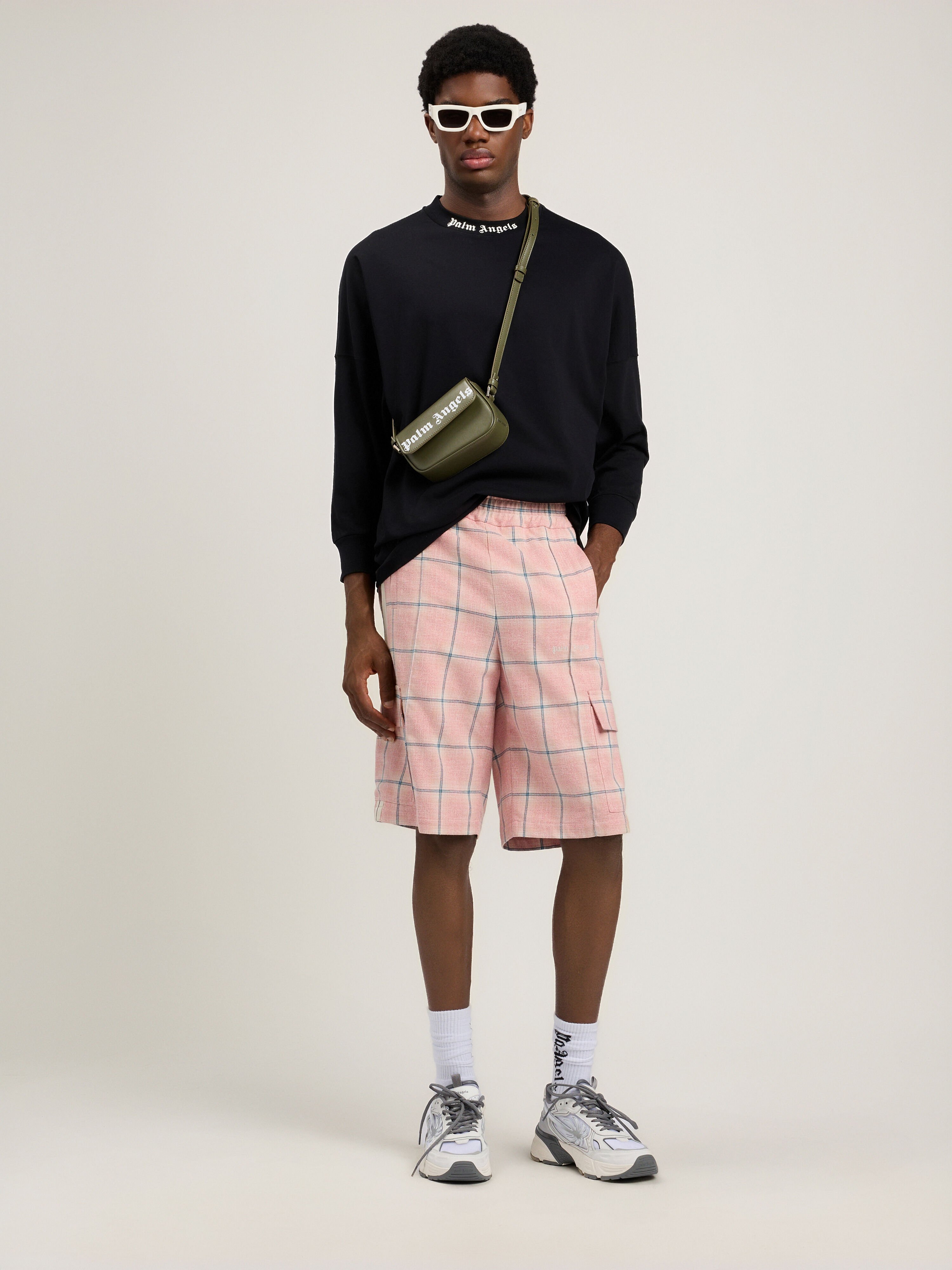 Classic Logo Long-Sleeved Over T-Shirt PALM ANGELS Classic Logo Long-Sleeved Over T-Shirt BLACK OFF WHITE PMAB059S26JER001