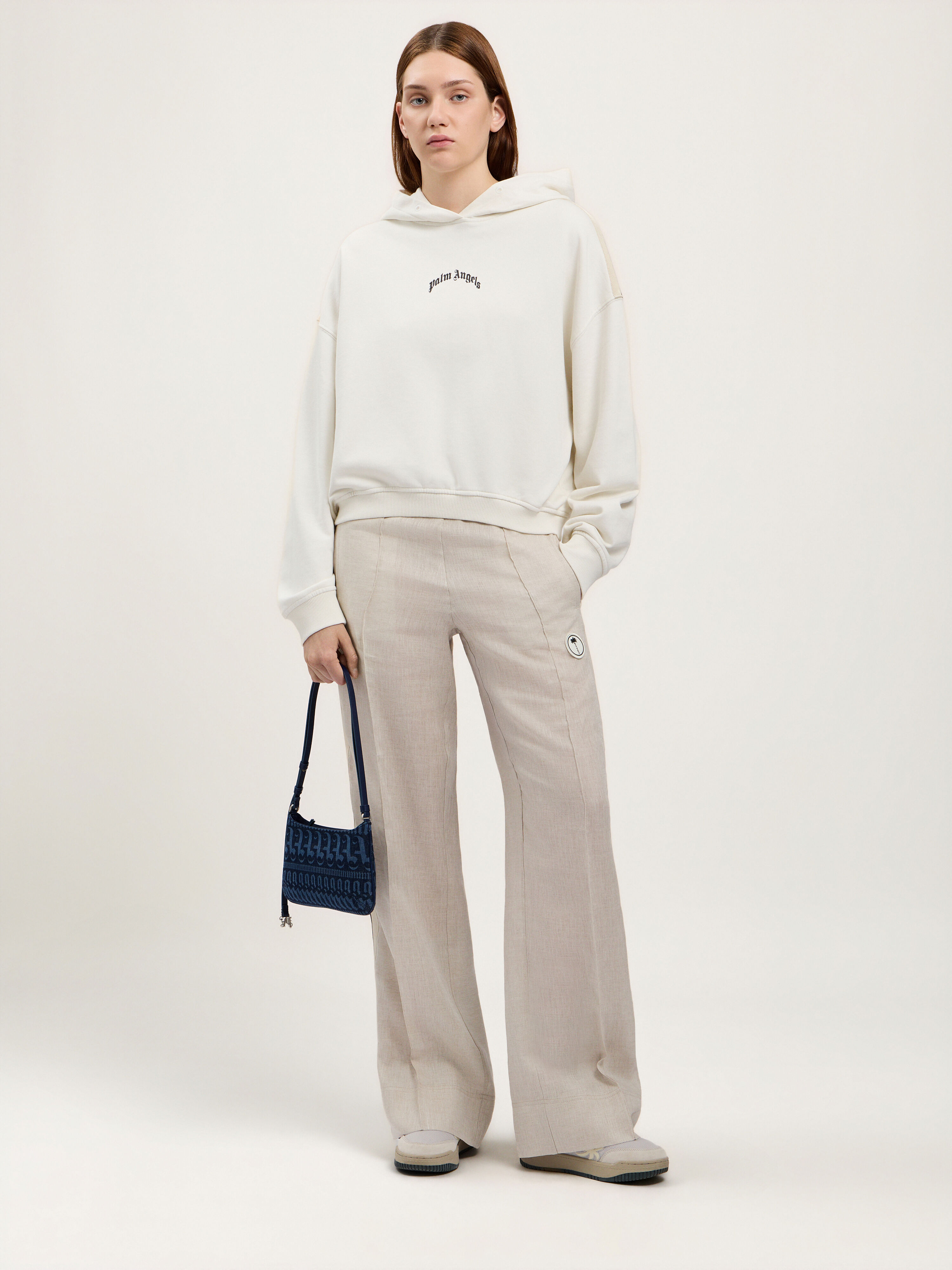 PALM ANGELS Curved Logo Loose Crop Hoodie OFF WHITE BLACK PWBB076S26FLE001