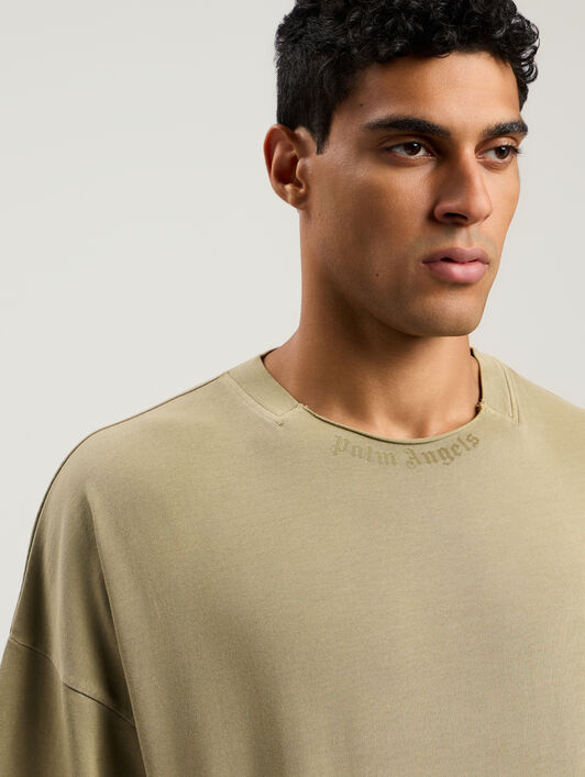 PALM ANGELS Curved Logo Loose Collar T-Shirt ARMY GREEN - DARK GREEN PMAA10HF25JER001