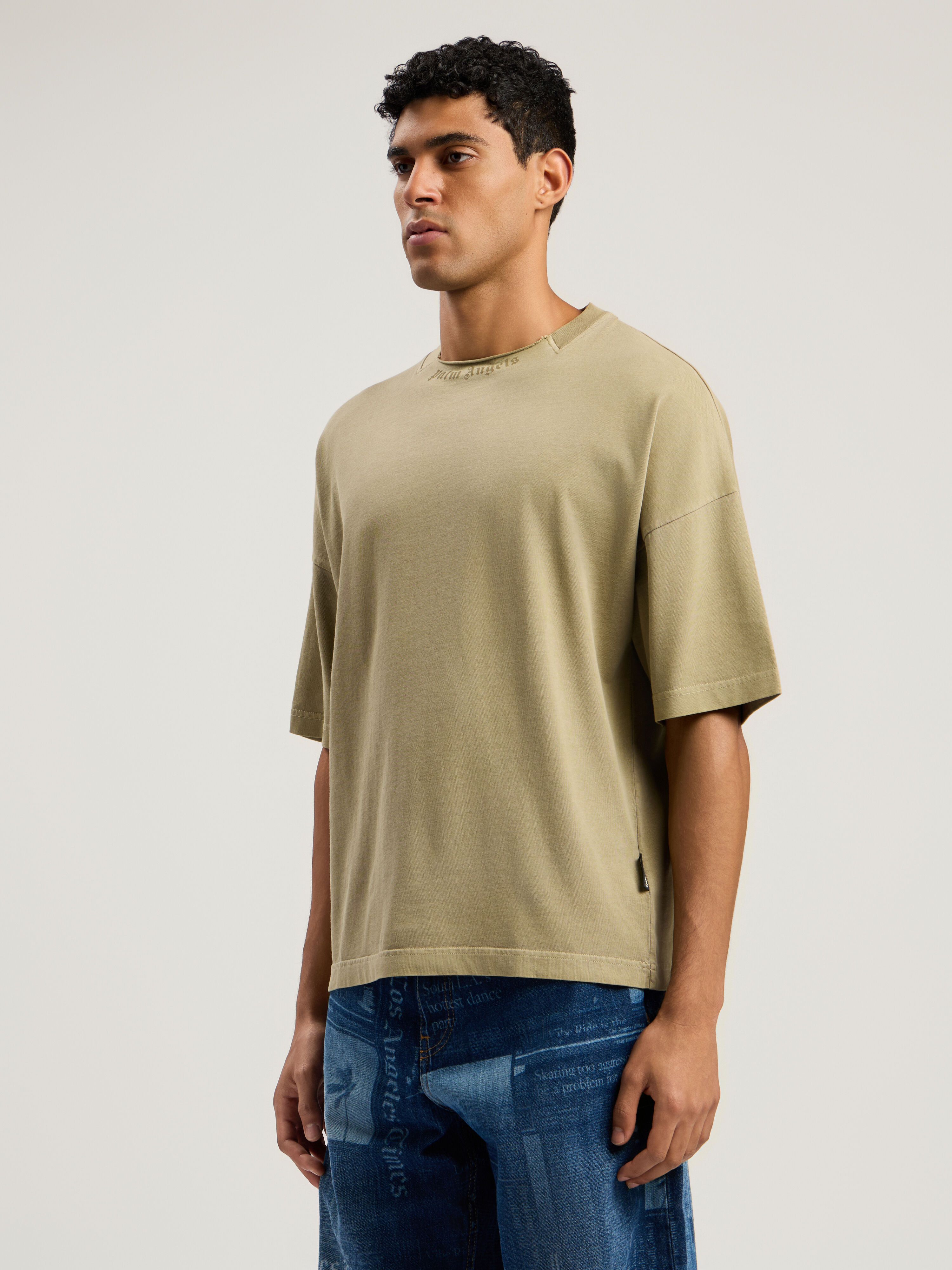 PALM ANGELS Curved Logo Loose Collar T-Shirt ARMY GREEN - DARK GREEN PMAA10HF25JER001