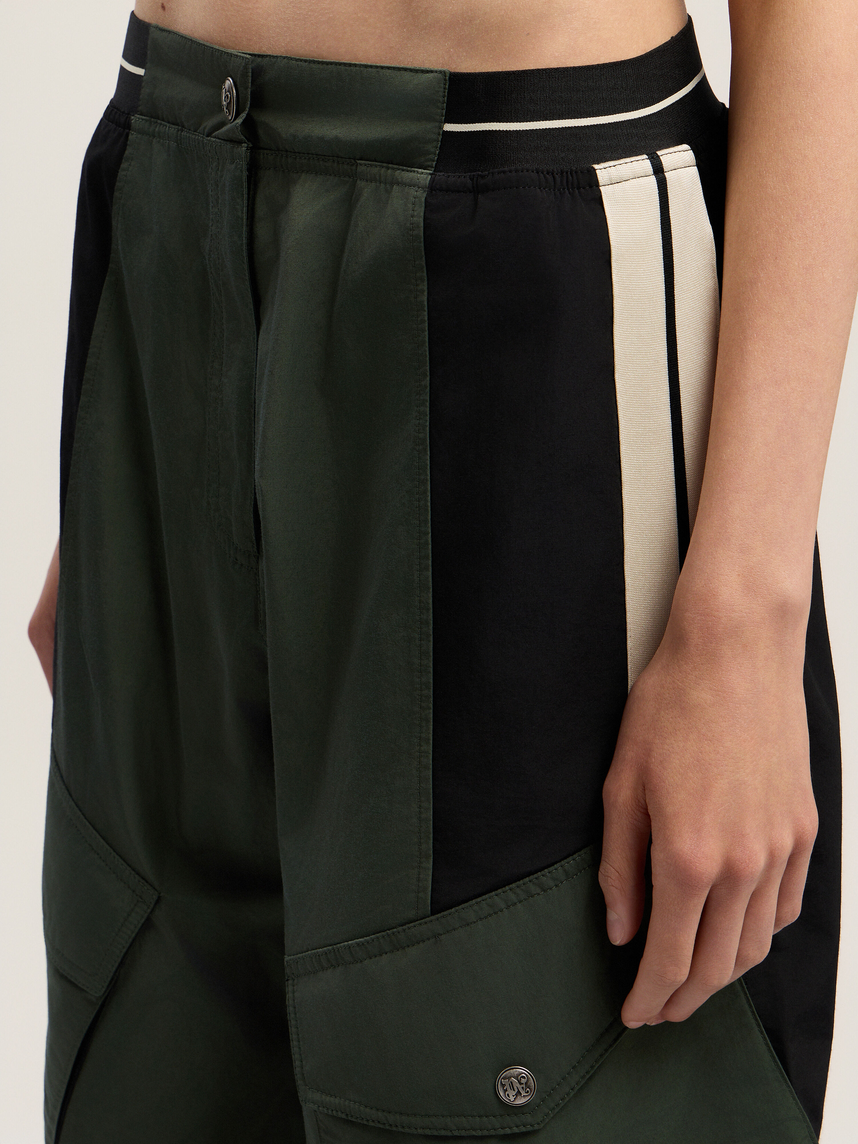 PALM ANGELS Colorblock Cargo Pants FOREST GREEN - BLACK PWCF019F25FAB001
