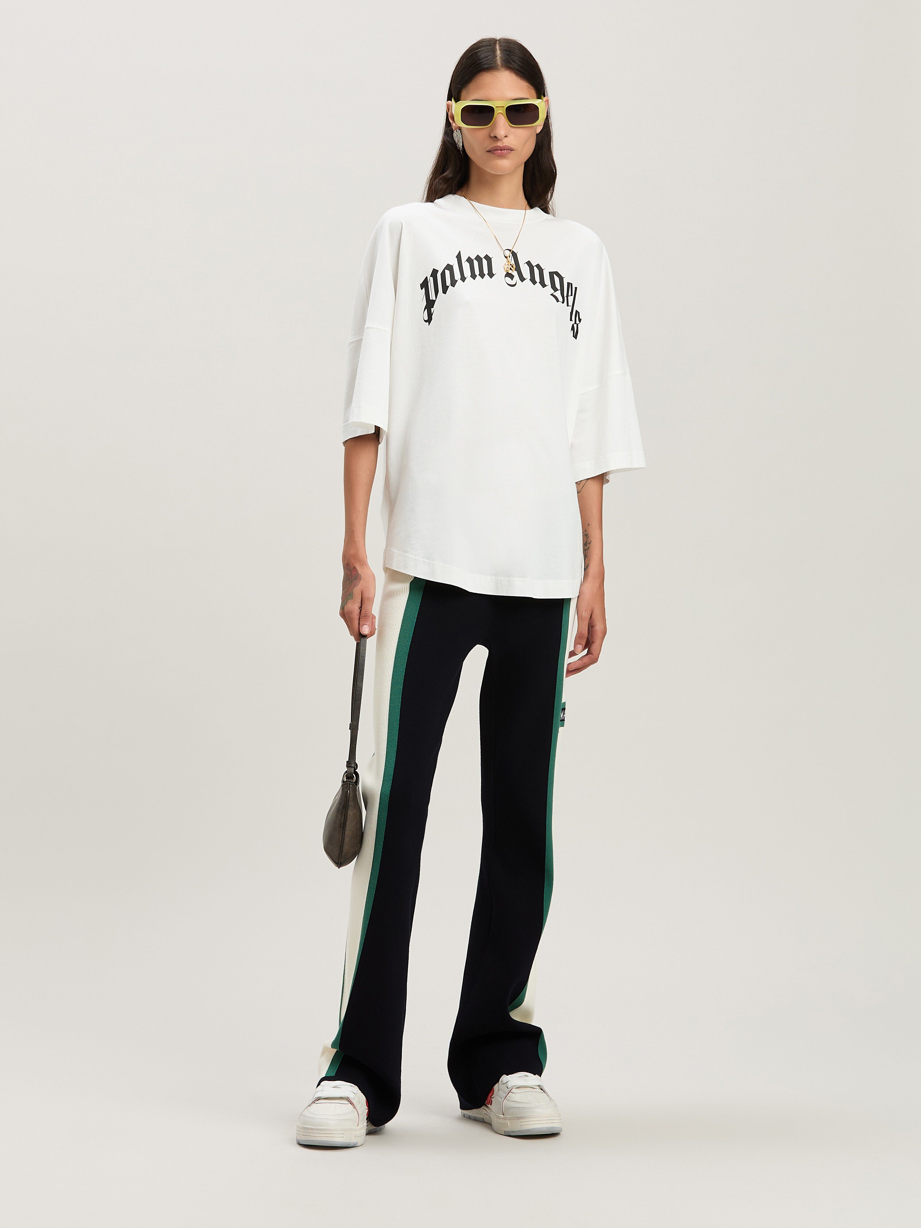 PALM ANGELS  Oversize T-Shirt mit geschwungenem Logo OFF WHITE - BLACK PWAA023S25JER001