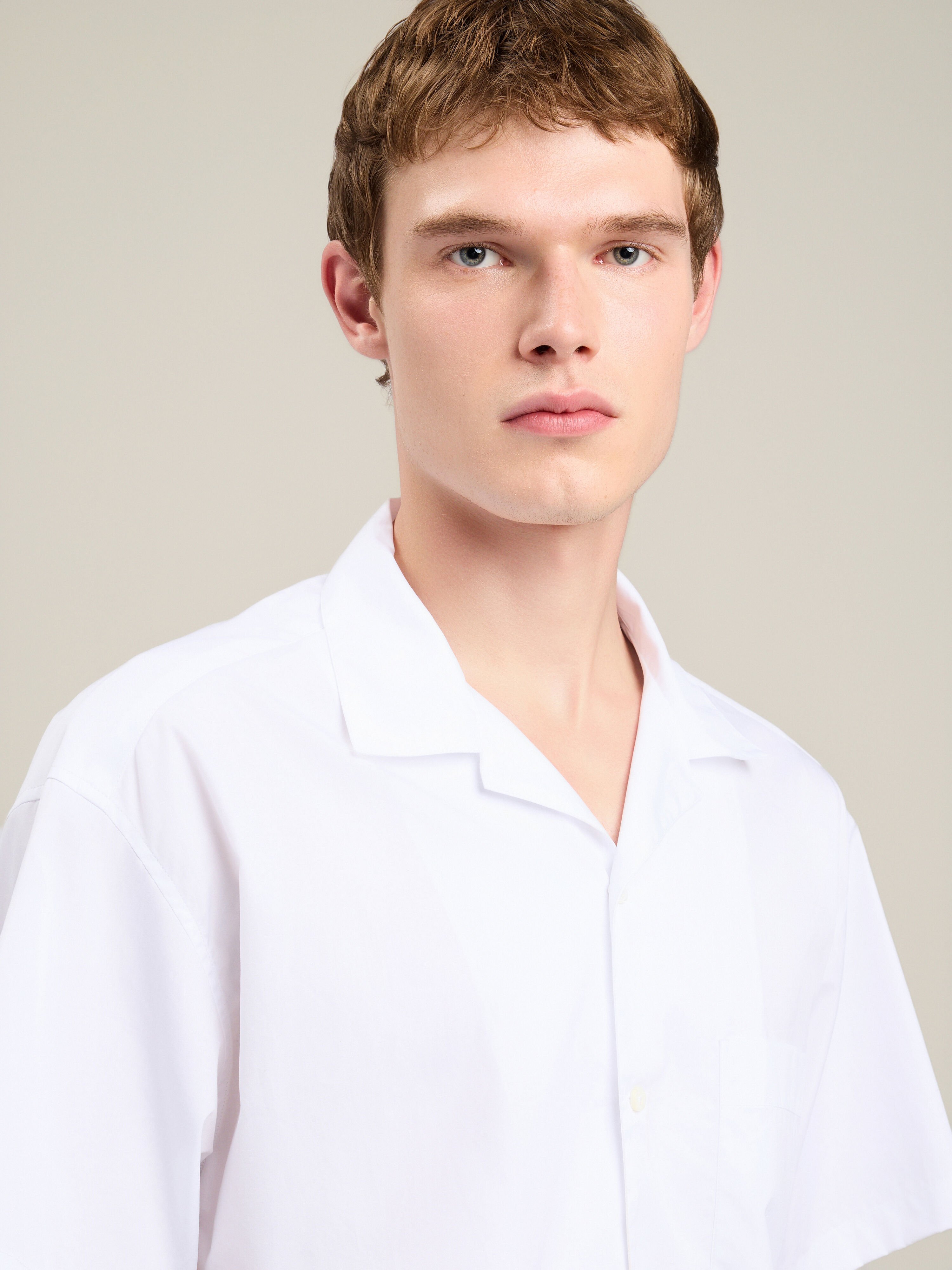Back Curved Logo Bowling Shirt in OFF WHITE BLACK for Men | Palm