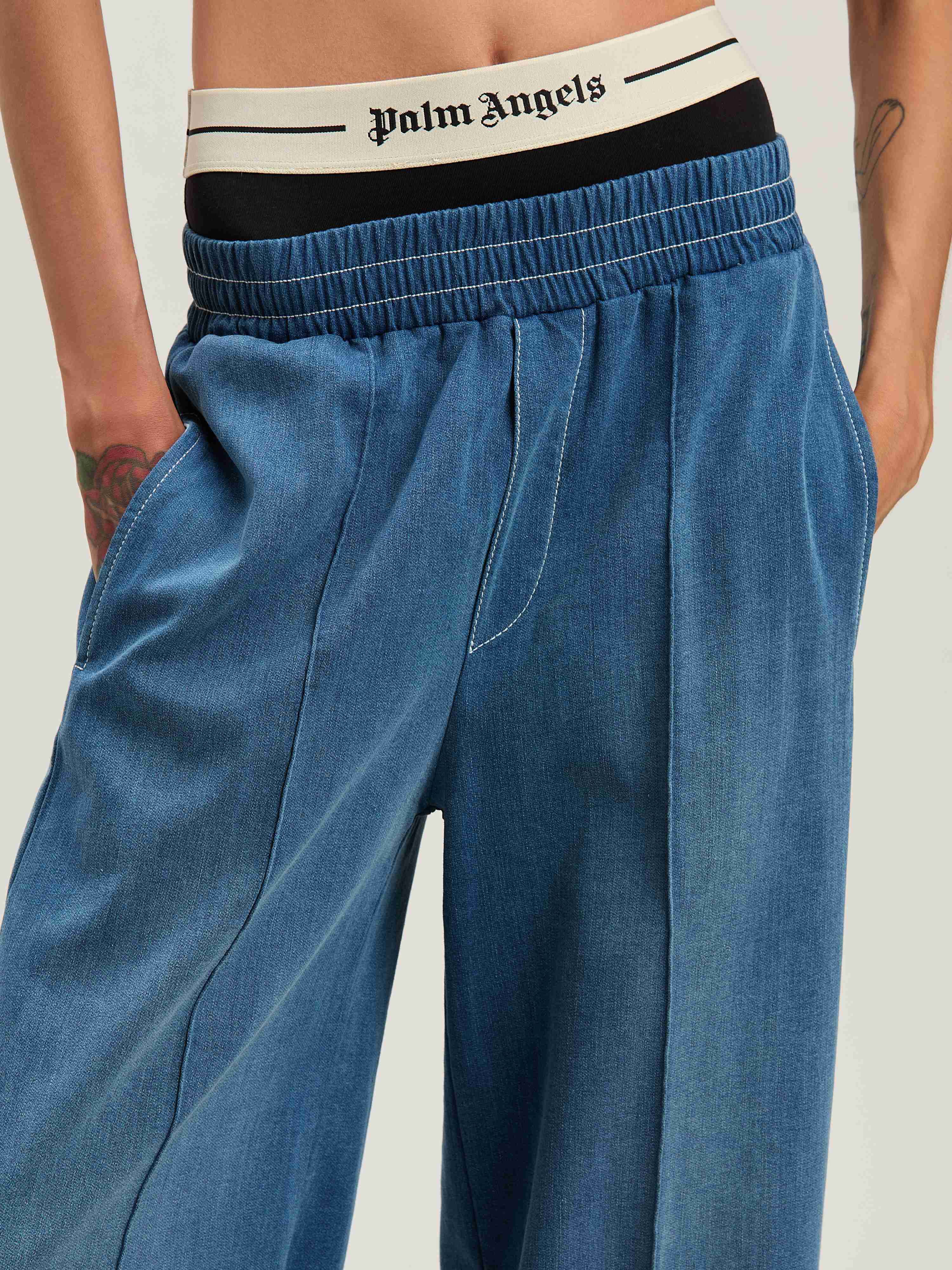 PALM ANGELS  Jogginghose mit Palme INDIGO BLUE - OFF WHITE PWCH024S25FAB001