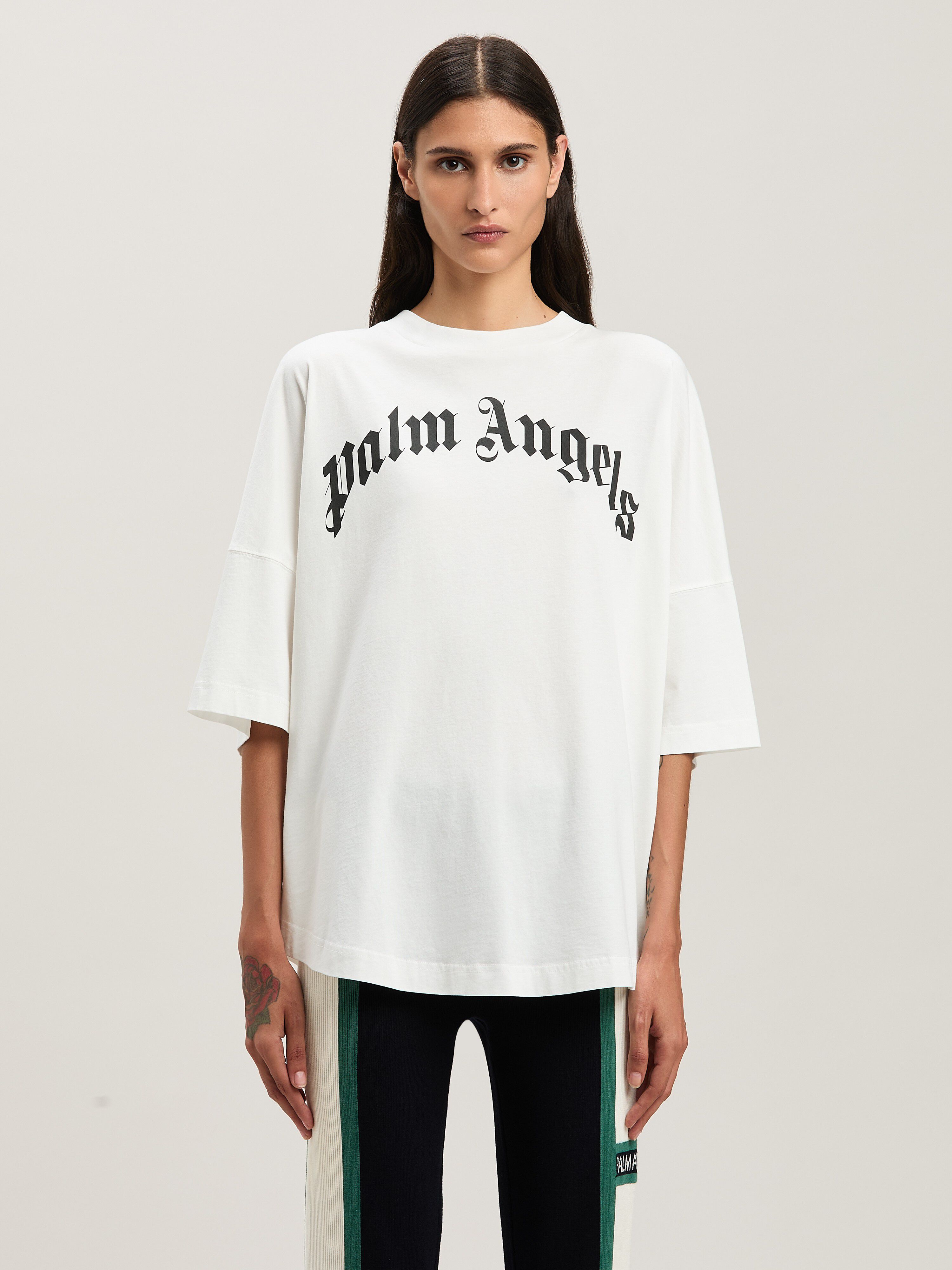 PALM ANGELS  Oversize T-Shirt mit geschwungenem Logo OFF WHITE - BLACK PWAA023S25JER001