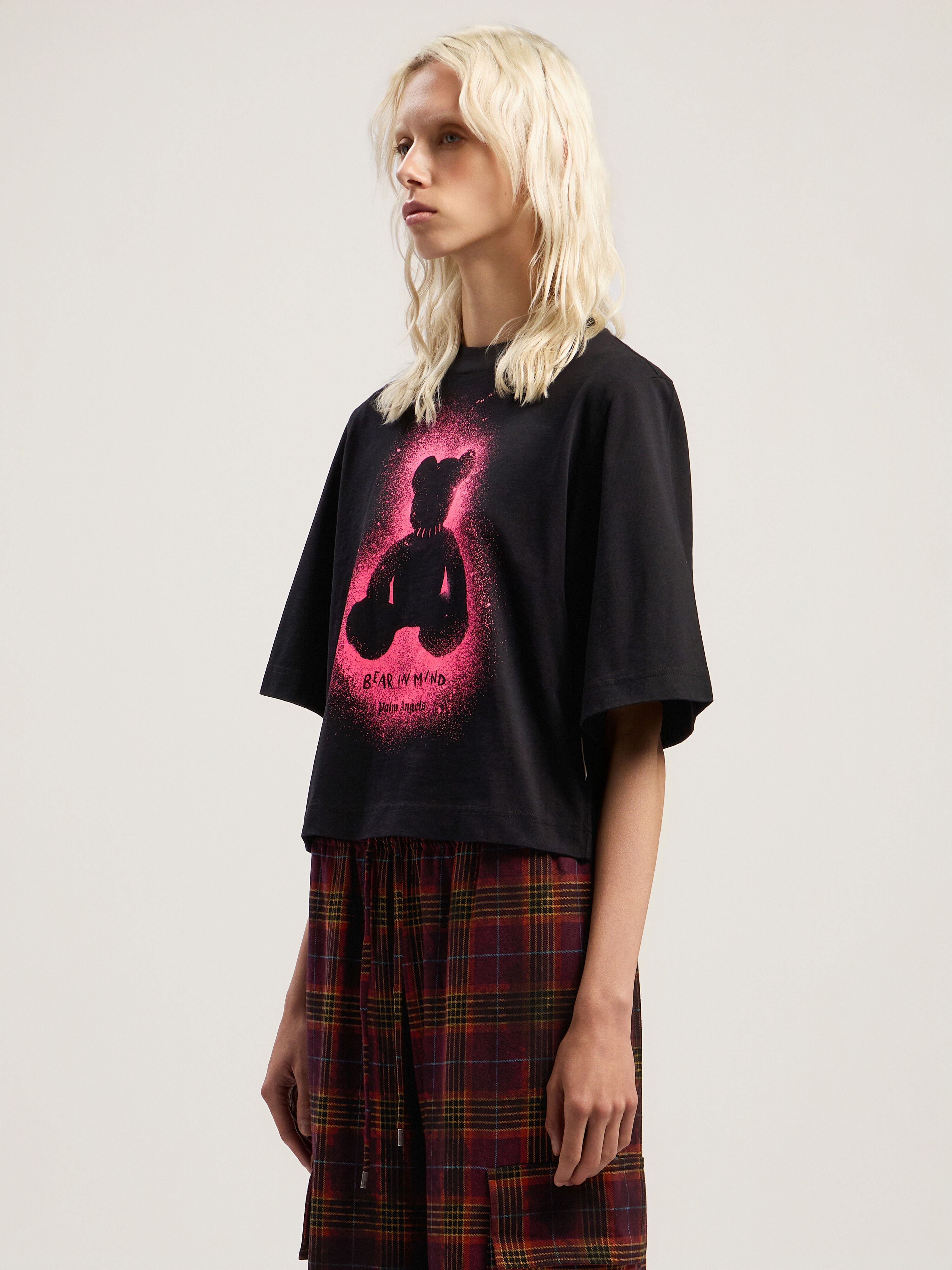 PALM ANGELS Spray Bear Cropped Tee BLACK - FUCHSIA FLUO PWAA079F25JER001