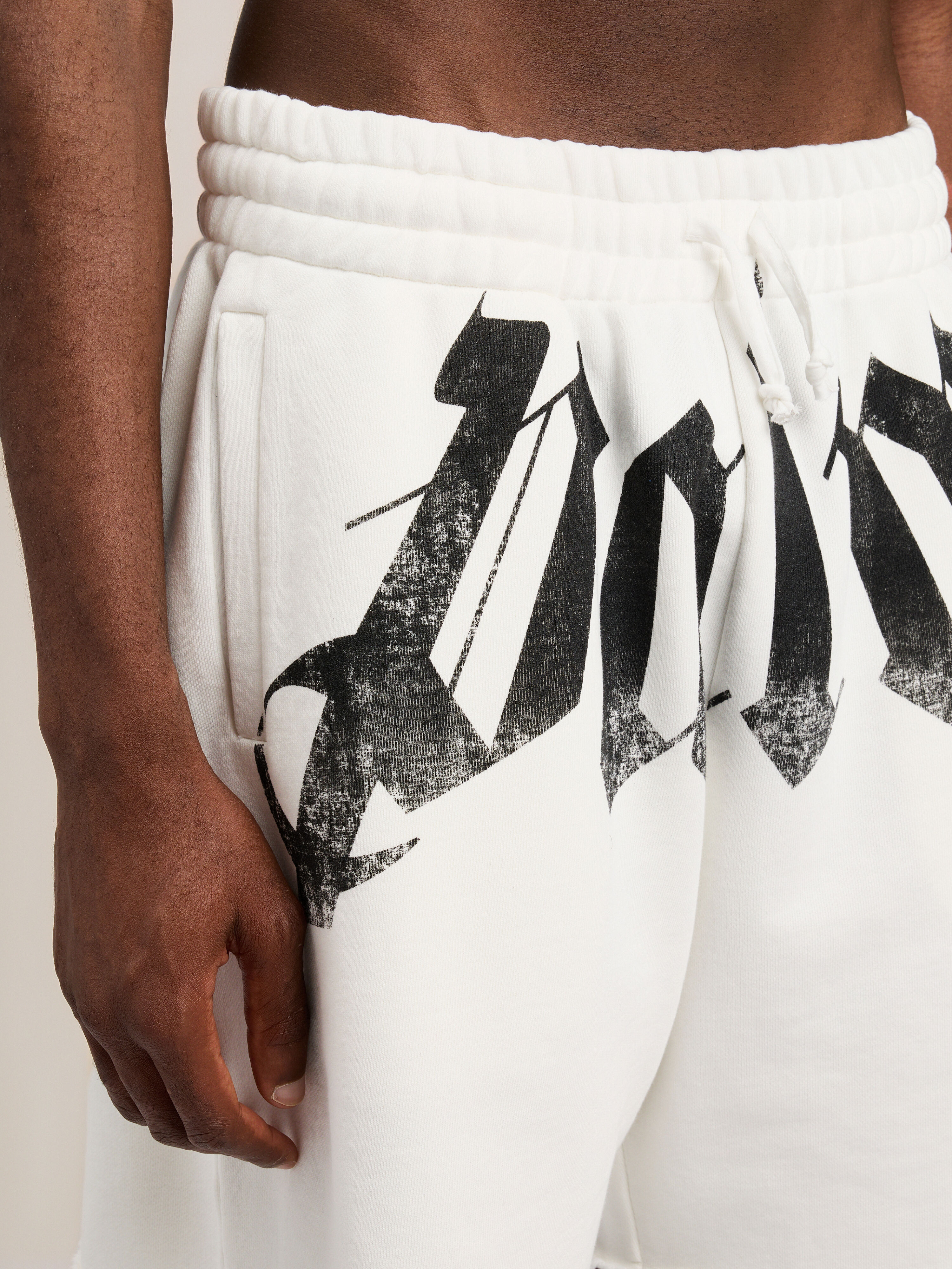 PALM ANGELS Big Waist Logo Sweatshorts OFF WHITE BLACK PMCI02CS26FLE001