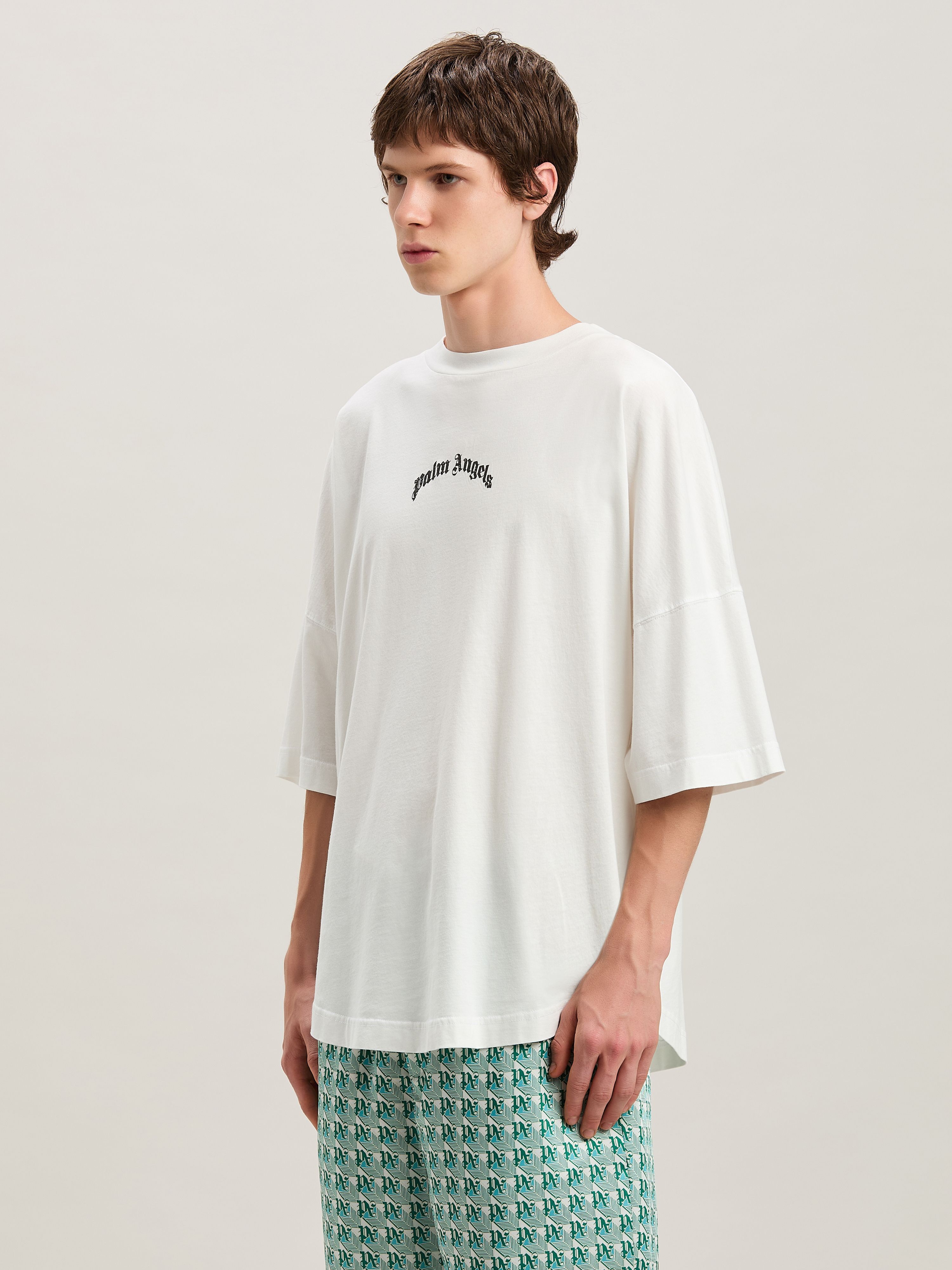 PALM ANGELS Curved logo Oversize T-shirt OFF WHITE - NERO PMAA002S25JER001