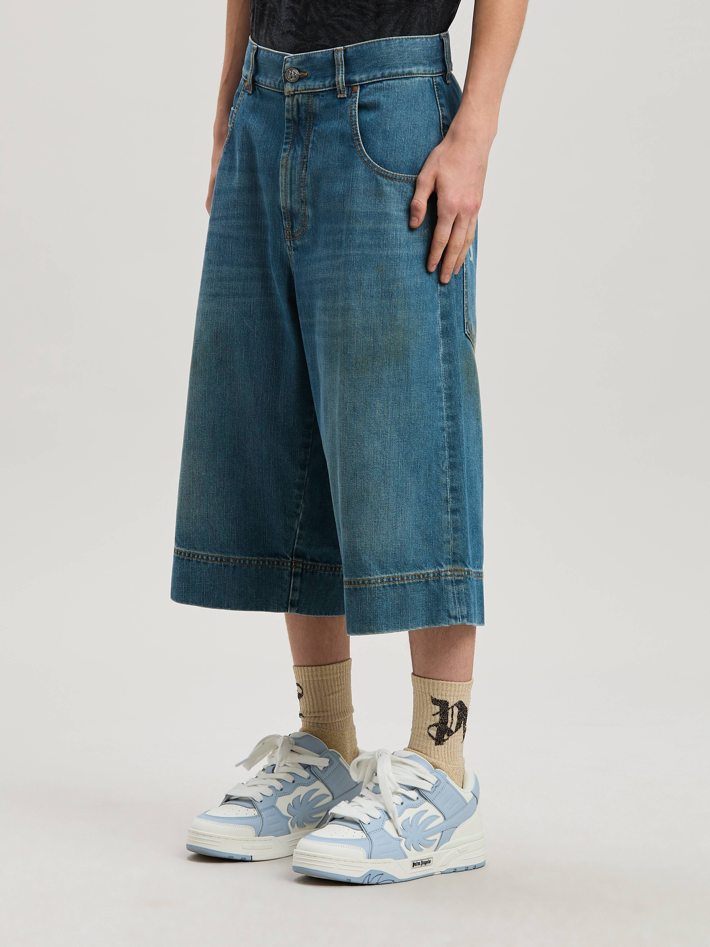 PALM ANGELS  Jeans-Bermuda mit geschwungenem Logo BLUE - GREEN PMYC007S25DEN001