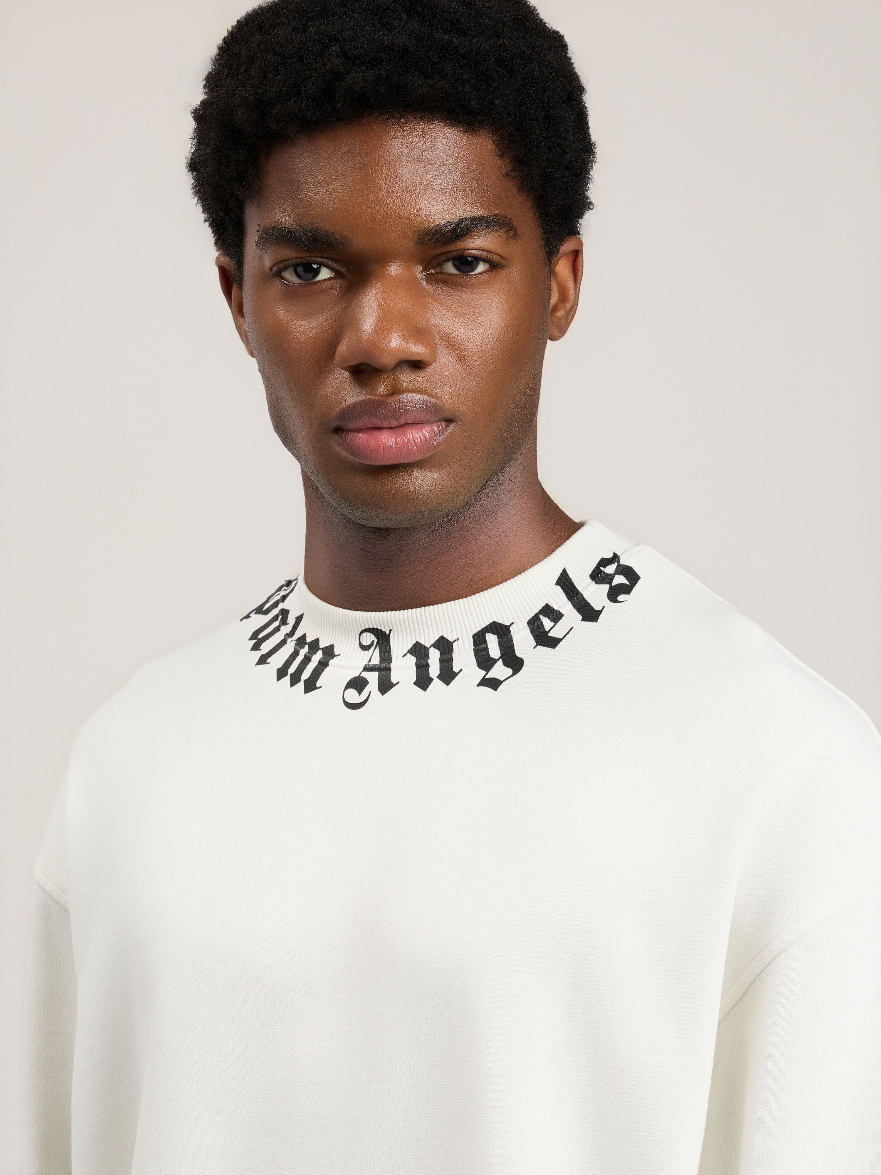 PALM ANGELS Neck Logo Sweatshirt OFF WHITE BLACK PMBA08HS26FLE004