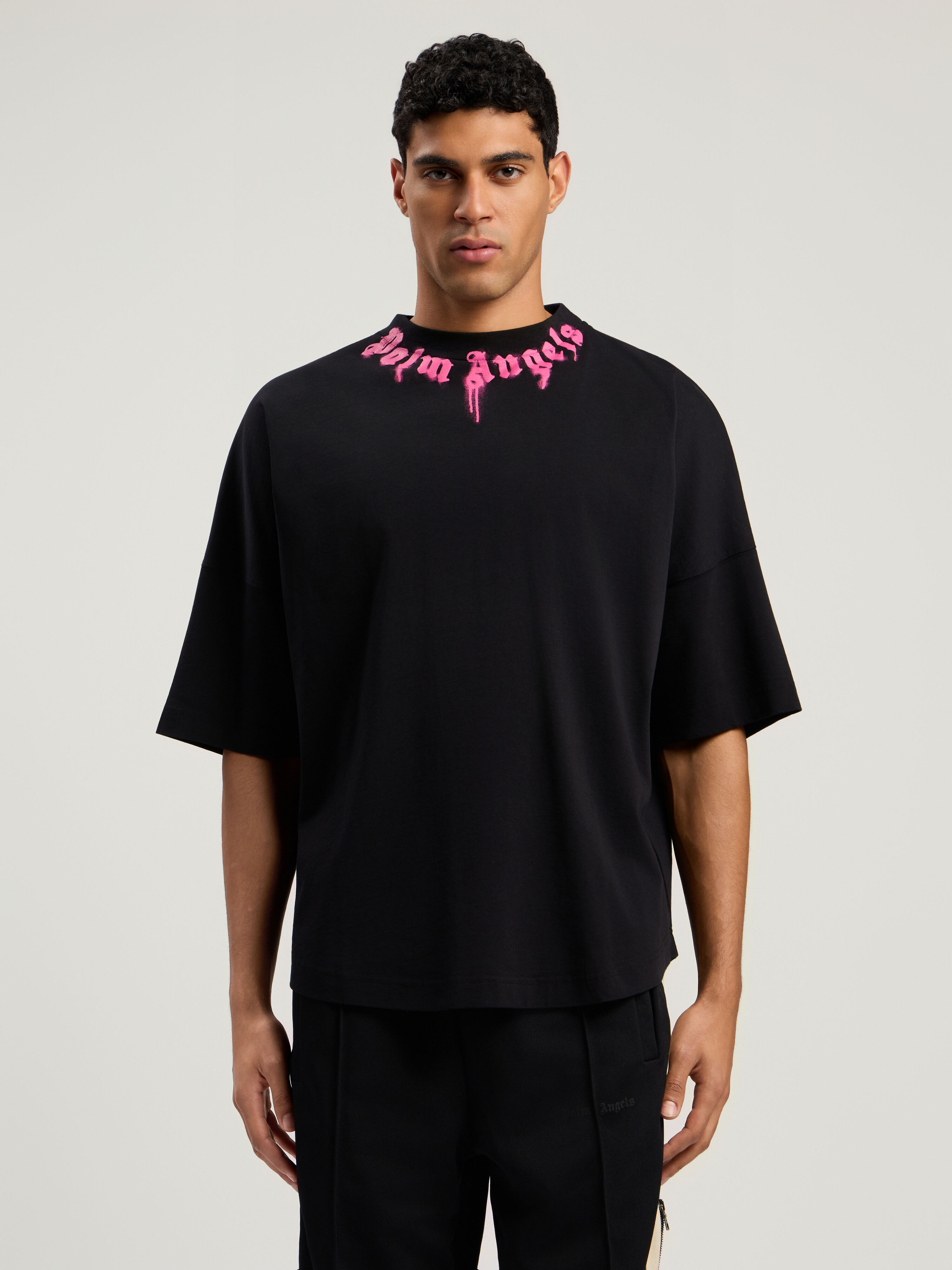 PALM ANGELS Curved Logo T-Shirt BLACK - FUCHSIA PMAA10BF25JER006