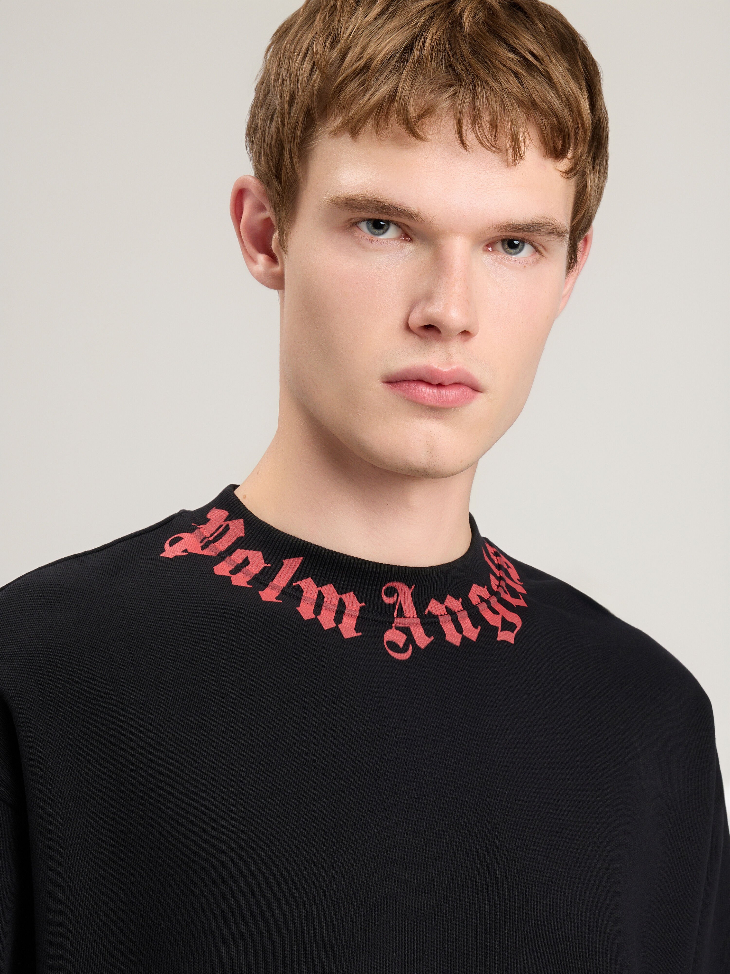 PALM ANGELS Neck Logo Sweatshirt BLACK RED PMBA08HS26FLE004