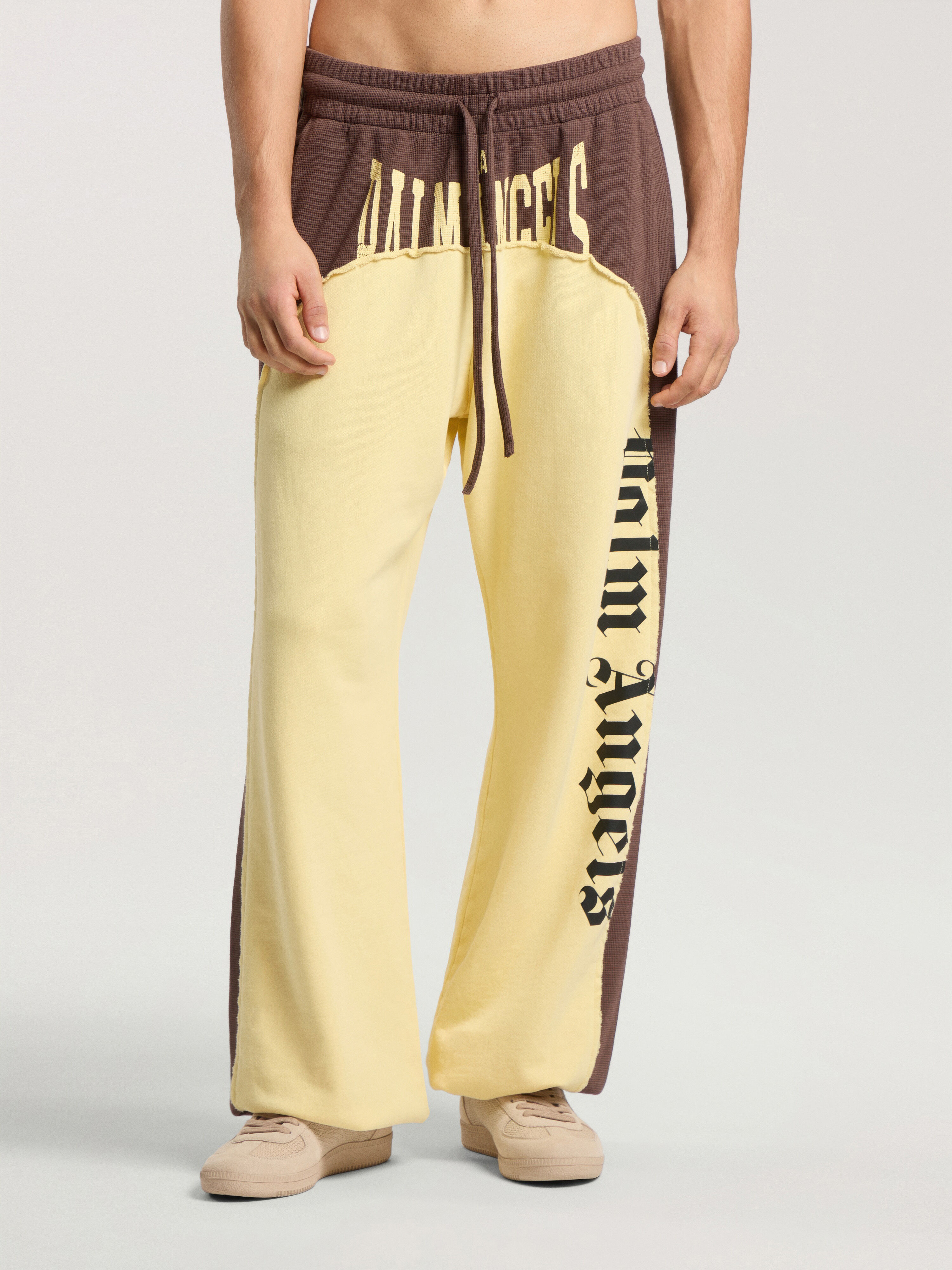Vintage Logo Loose Sweatpants PALM ANGELS Vintage Logo Loose Sweatpants BROWN - LIGHT YELLOW PAMCH03F26FL01