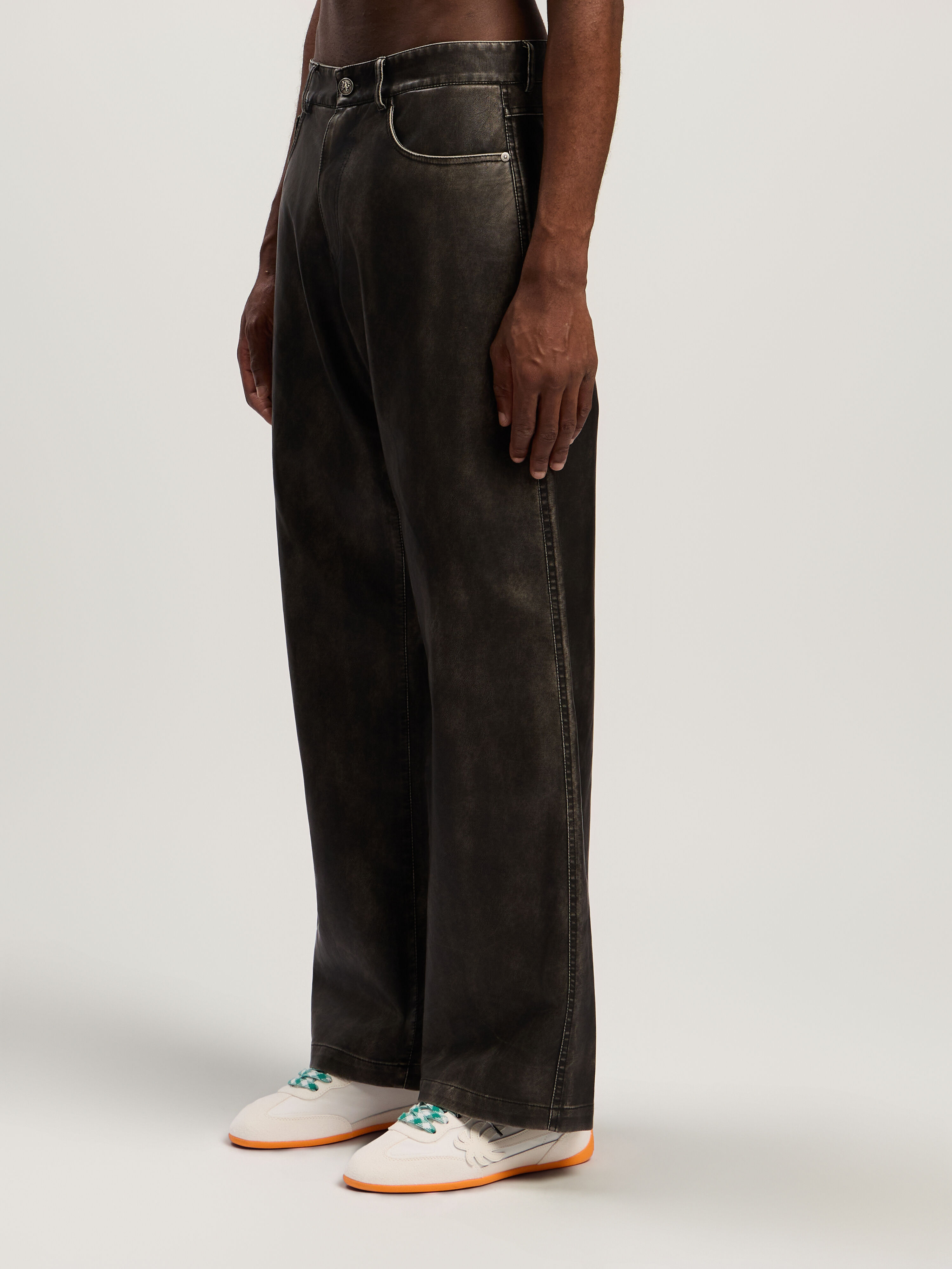 PALM ANGELS Curved Logo Coated Pants DARK GREY - BLACK PMJB018F25FAB001