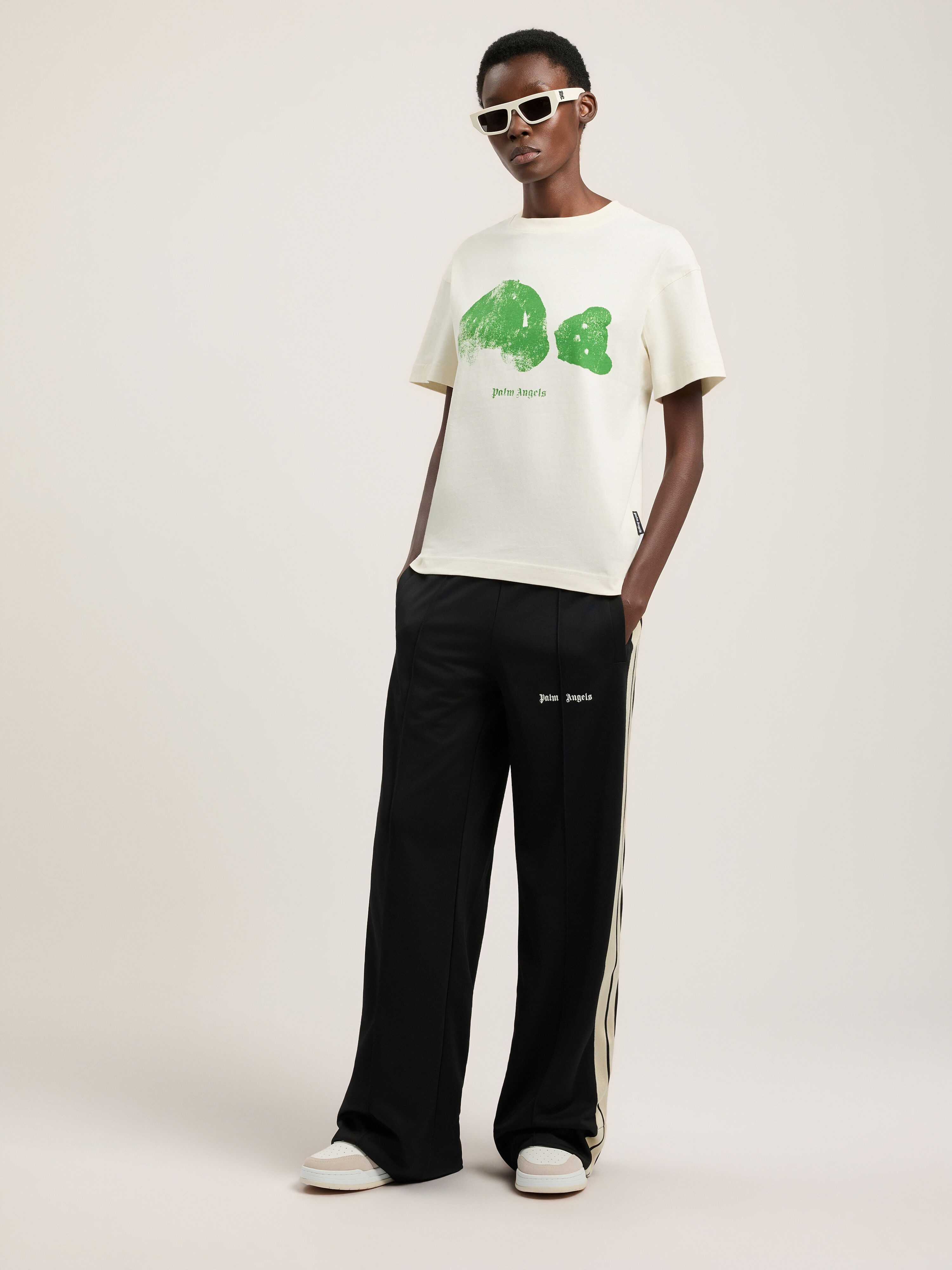 Spray Bear T-Shirt PALM ANGELS Spray Bear T-Shirt OFF White/Green PMAA109T26JER002